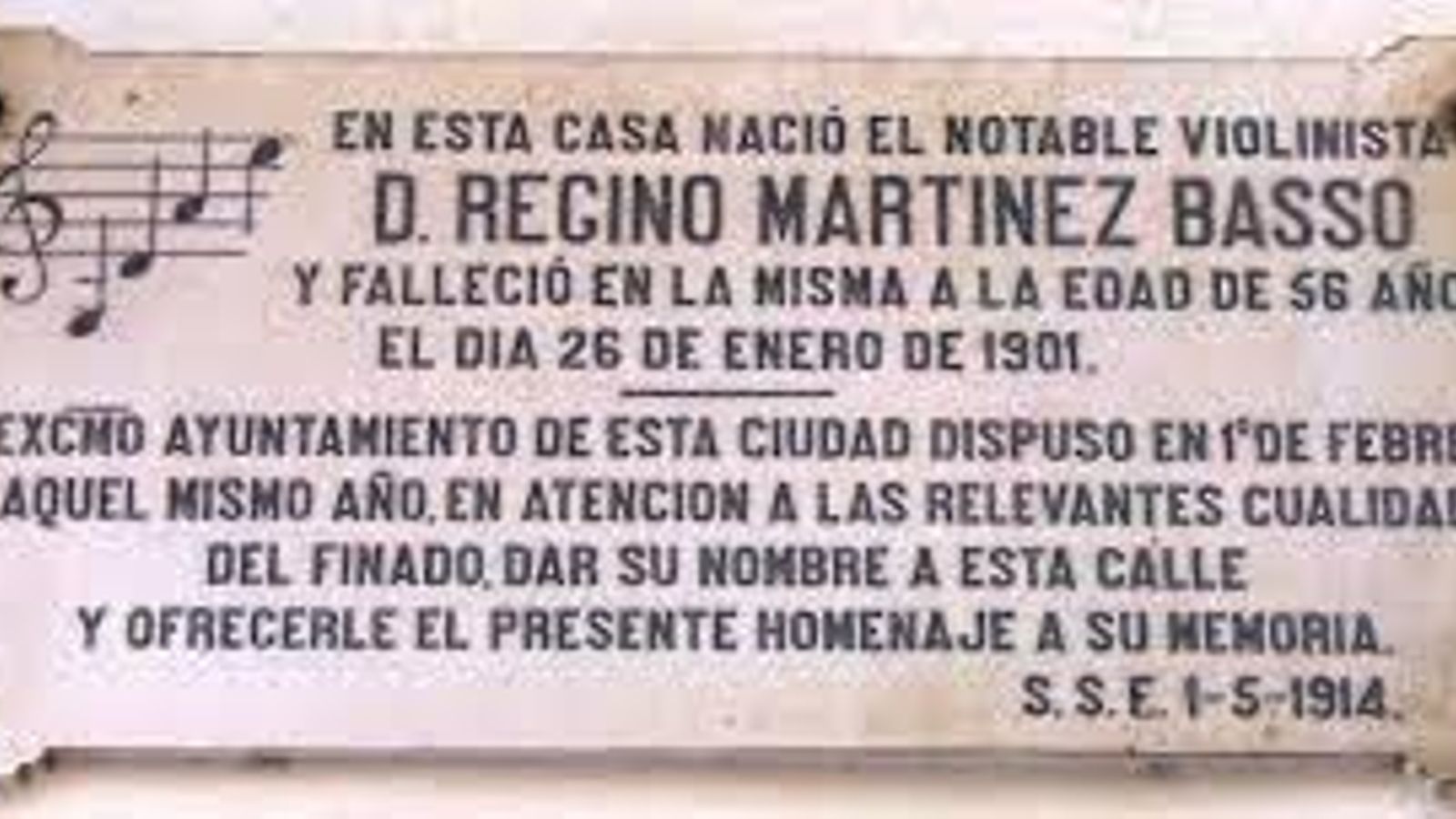 La placa de la casa natal de Regino Martínez. La placa de la casa natal de Regino Martínez.