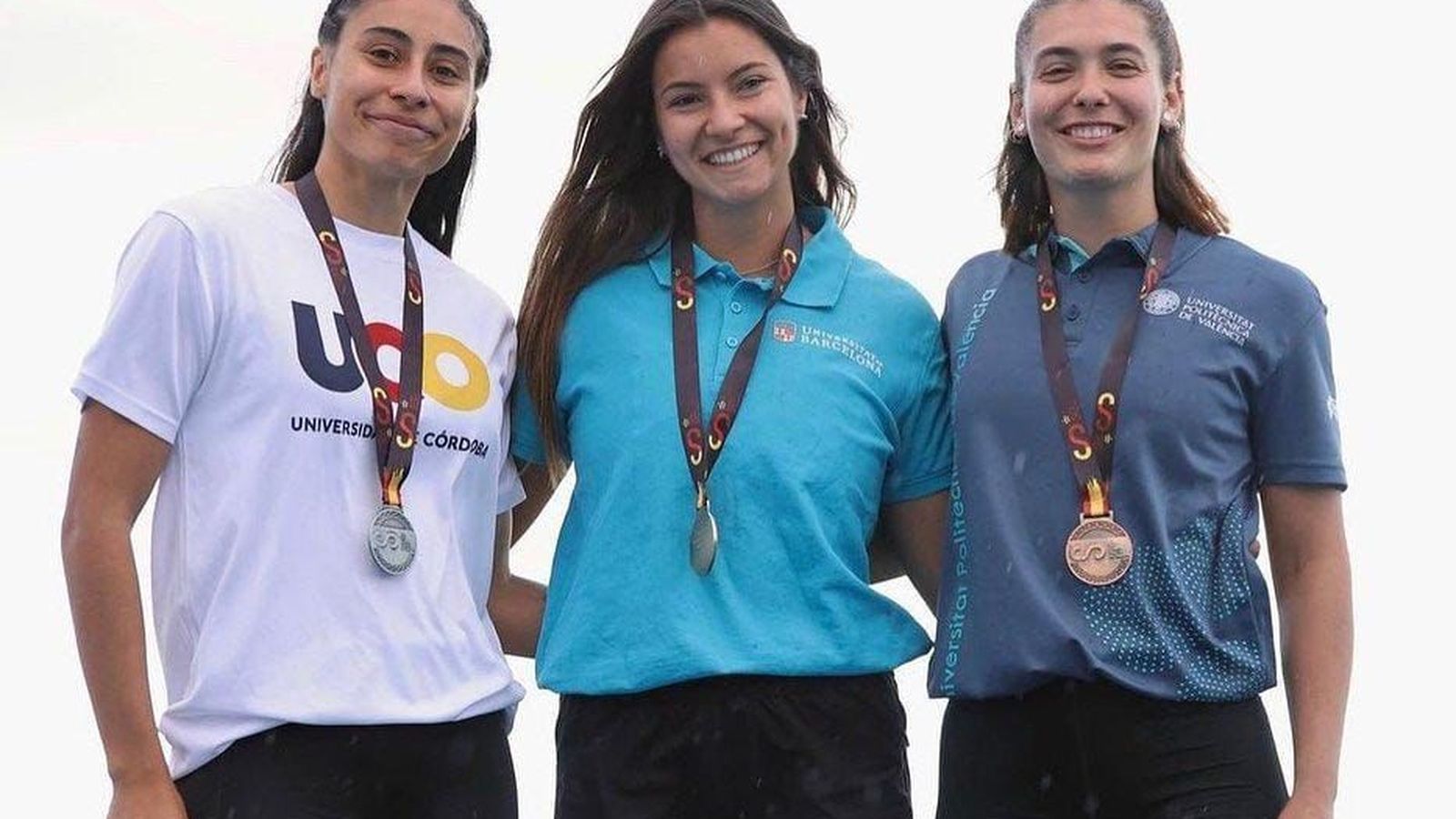 Wayra Romero, a la izquierda de la imagen, en el podio.