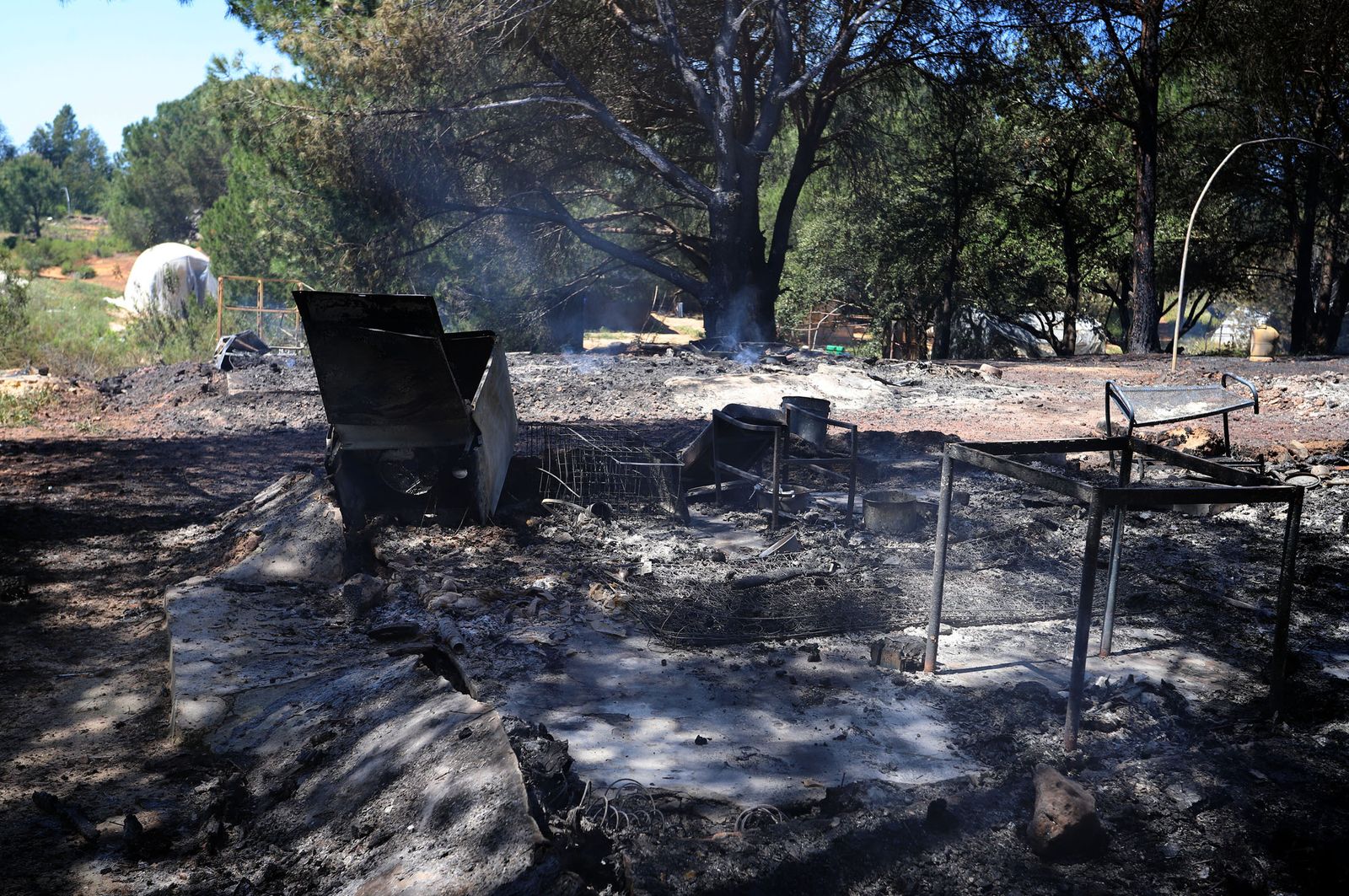 Imágenes del incendio de chabolas en Lucena del Puerto