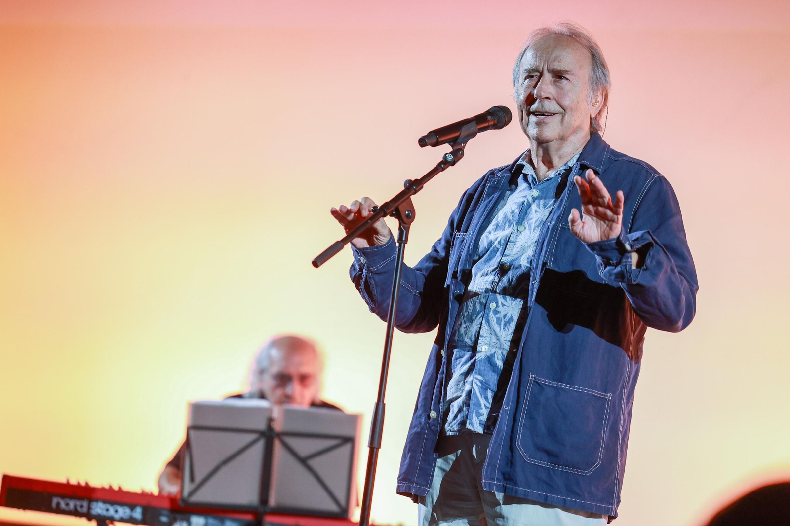 Charla con Joan Manuel Serrat en las vísperas del 24 de Septiembre en San Fernando: las imágenes del acto