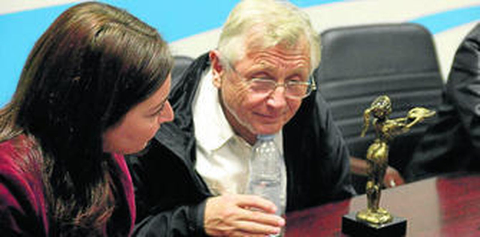 El realizador checo Jirí Menzel, en 2011, tras recoger el el Ficcab el Premio Internacional Ciudad de Benalmádena.