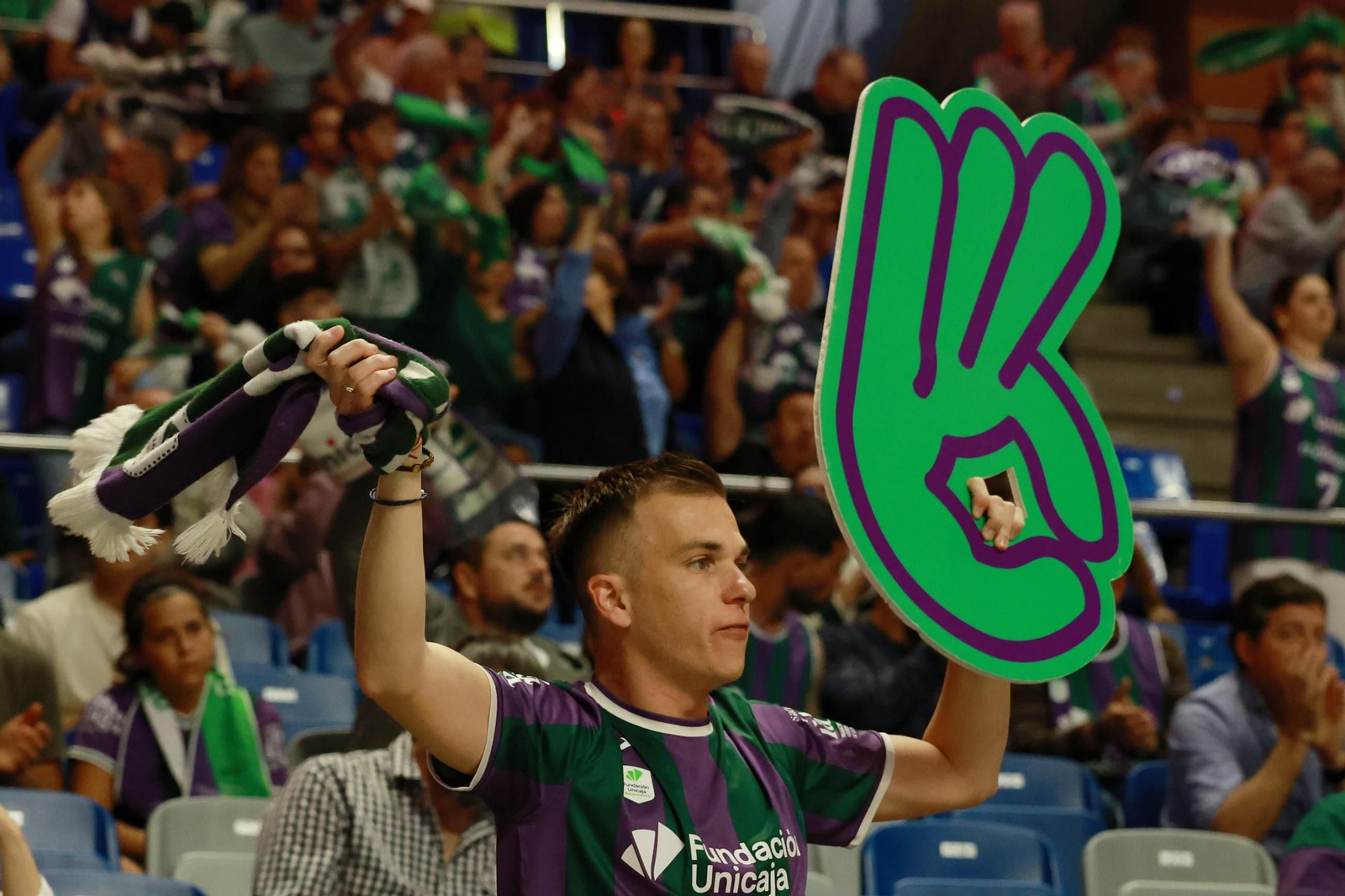 Búscate en las gradas del Carpena en el Unicaja-Reggiana de BCL