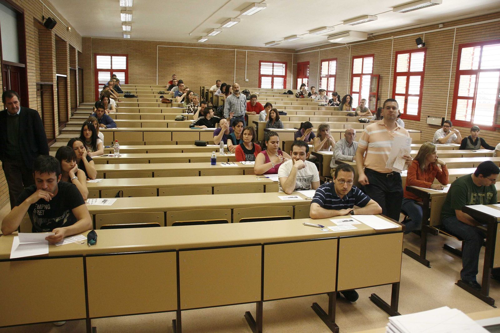 Imagen de archivo de un examen para mayores de 18 años.