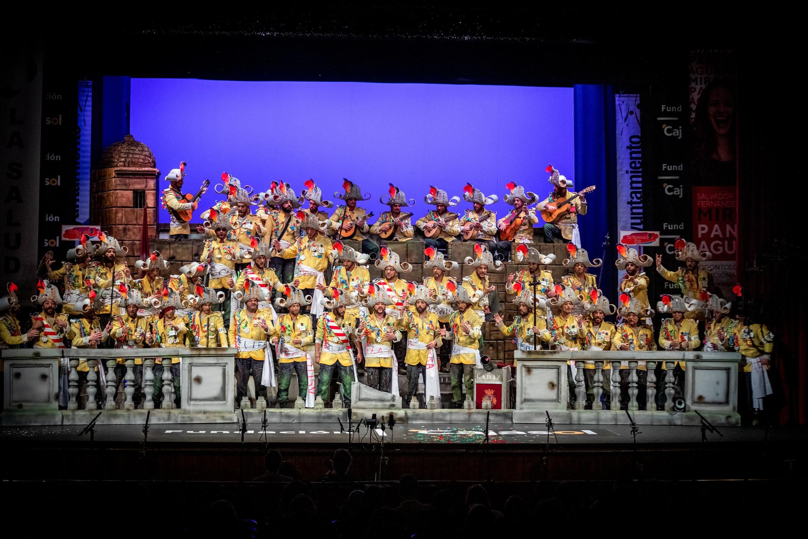 El coro de Julio Pardo 'El batallita' abrió la sesión