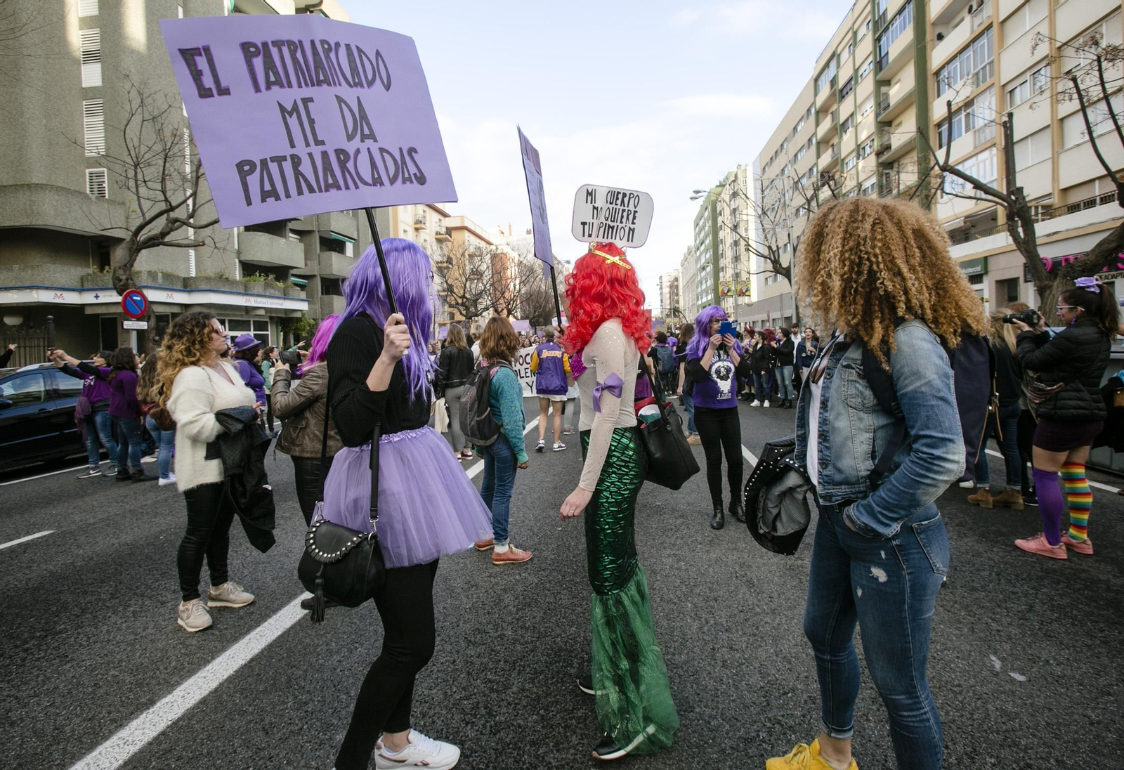 Miles de personas acudieron a  la gran manifestación del 8-M