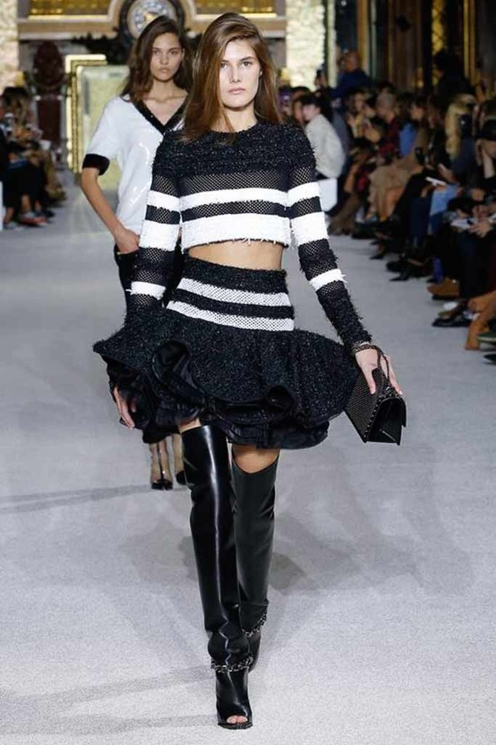 Lucía López en el desfile de Balmain en París.