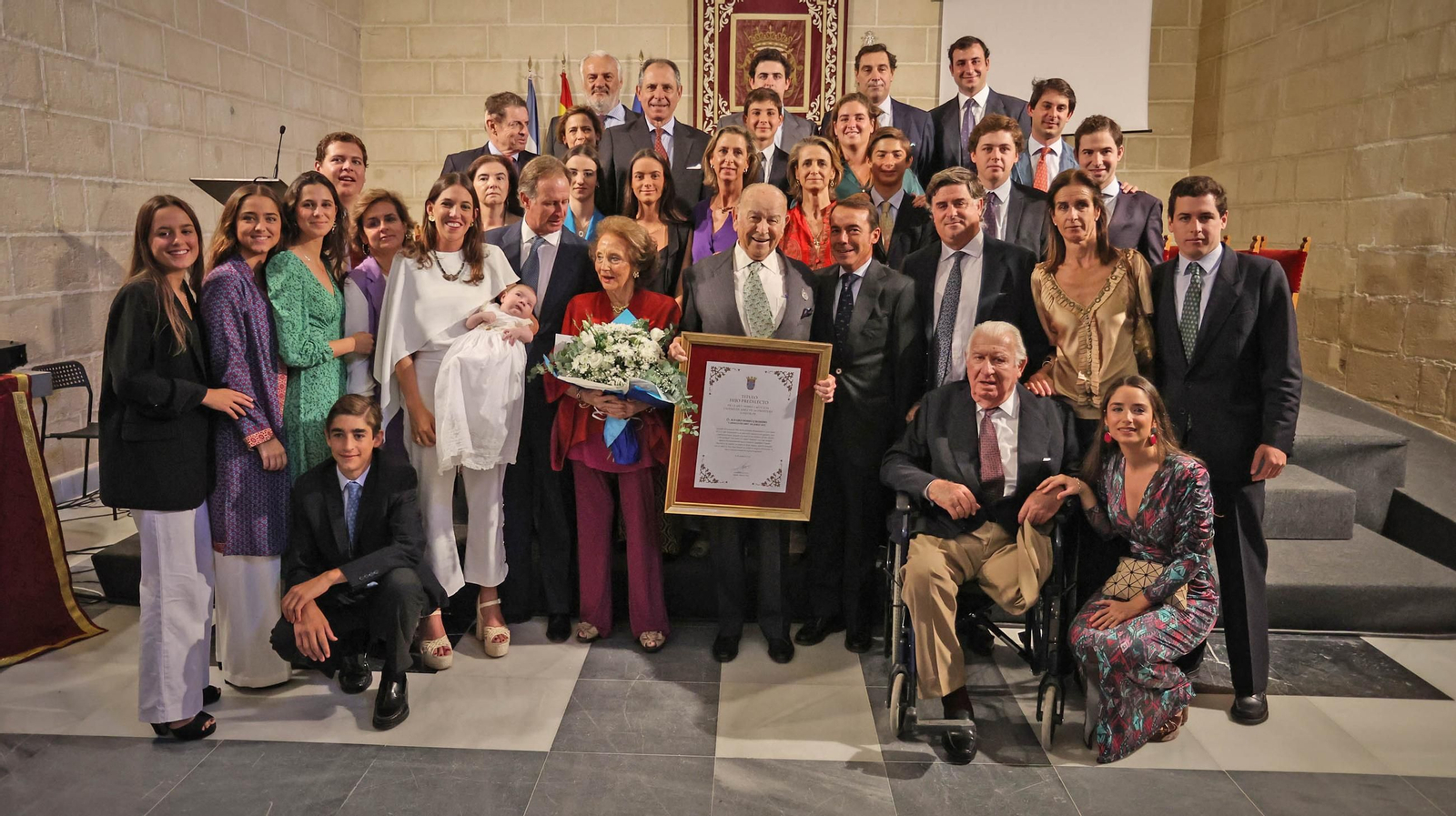 La familia Domecq , tras el acto de entrega del título de Hijo Predilecto a Álvaro  Domecq.