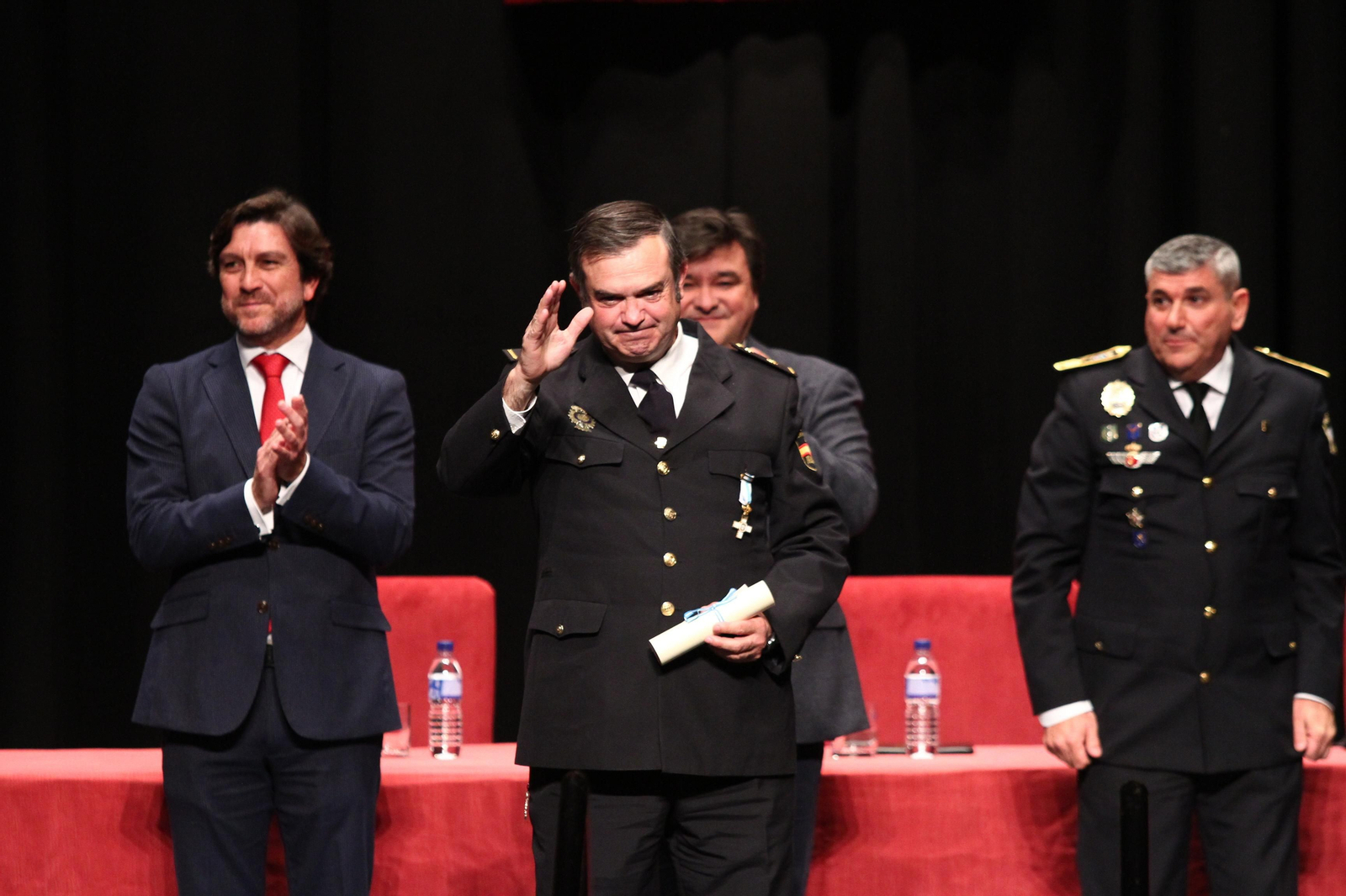 La policía Local entrega las medallas en el día de su patrón