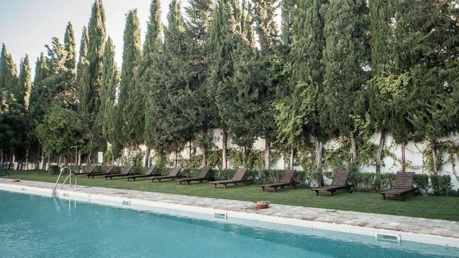 Su maravillosa piscina es ideal para combatir el calor cordobés