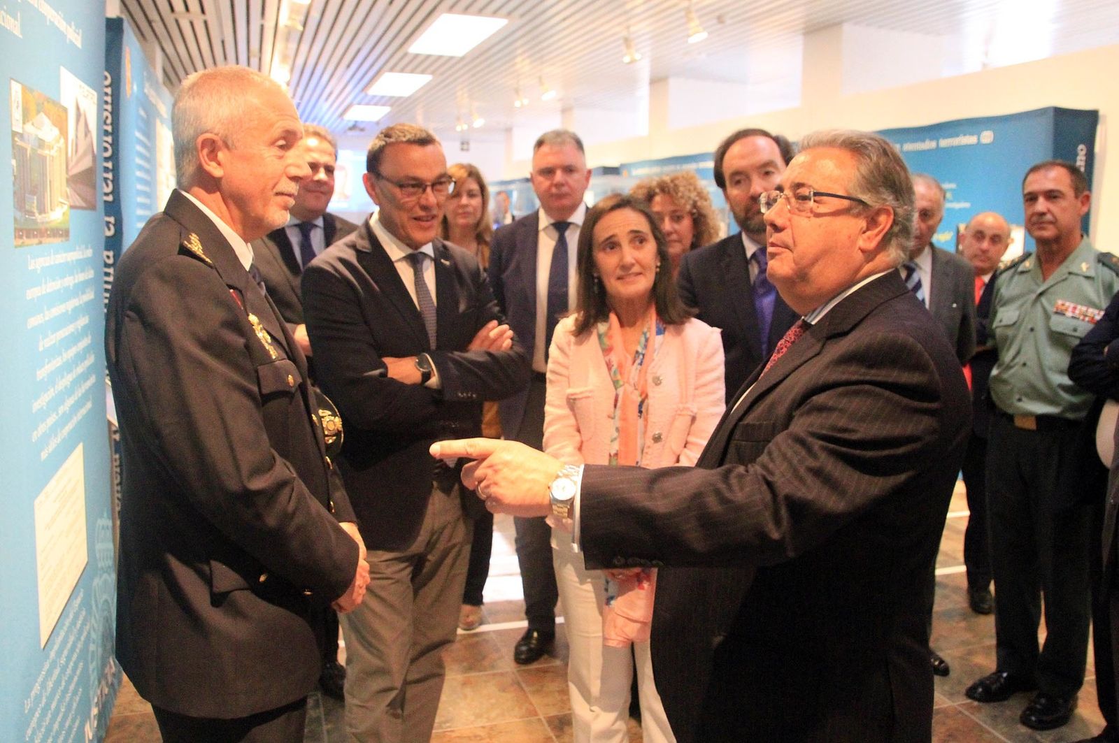 Juan Ignacio Zoido, ministro del Interior, presenta en la Comandancia de la Guardia Civil la nueva versión de AleryCops y el dispositivo del Rocío y posteriormente acude a la Diputación de Huelva para visitar la exposición sobre el terrorismo, en imágenes