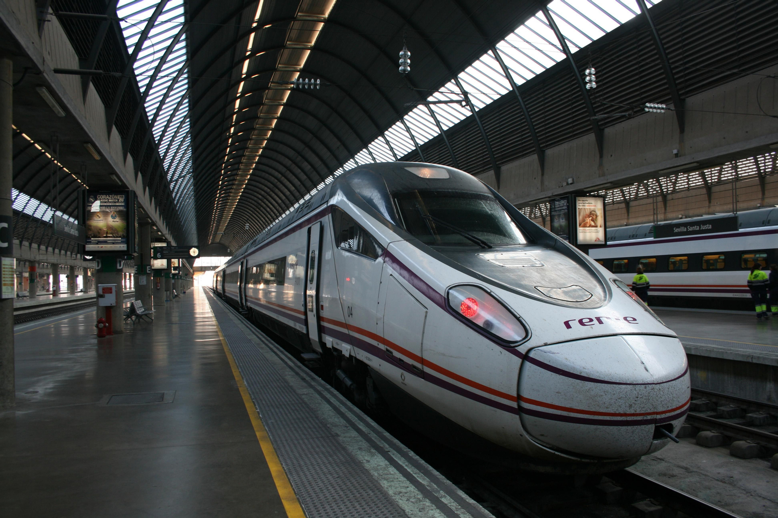 Así es el viaje entre Granada, Córdoba y Sevilla en trenes Avant de Renfe
