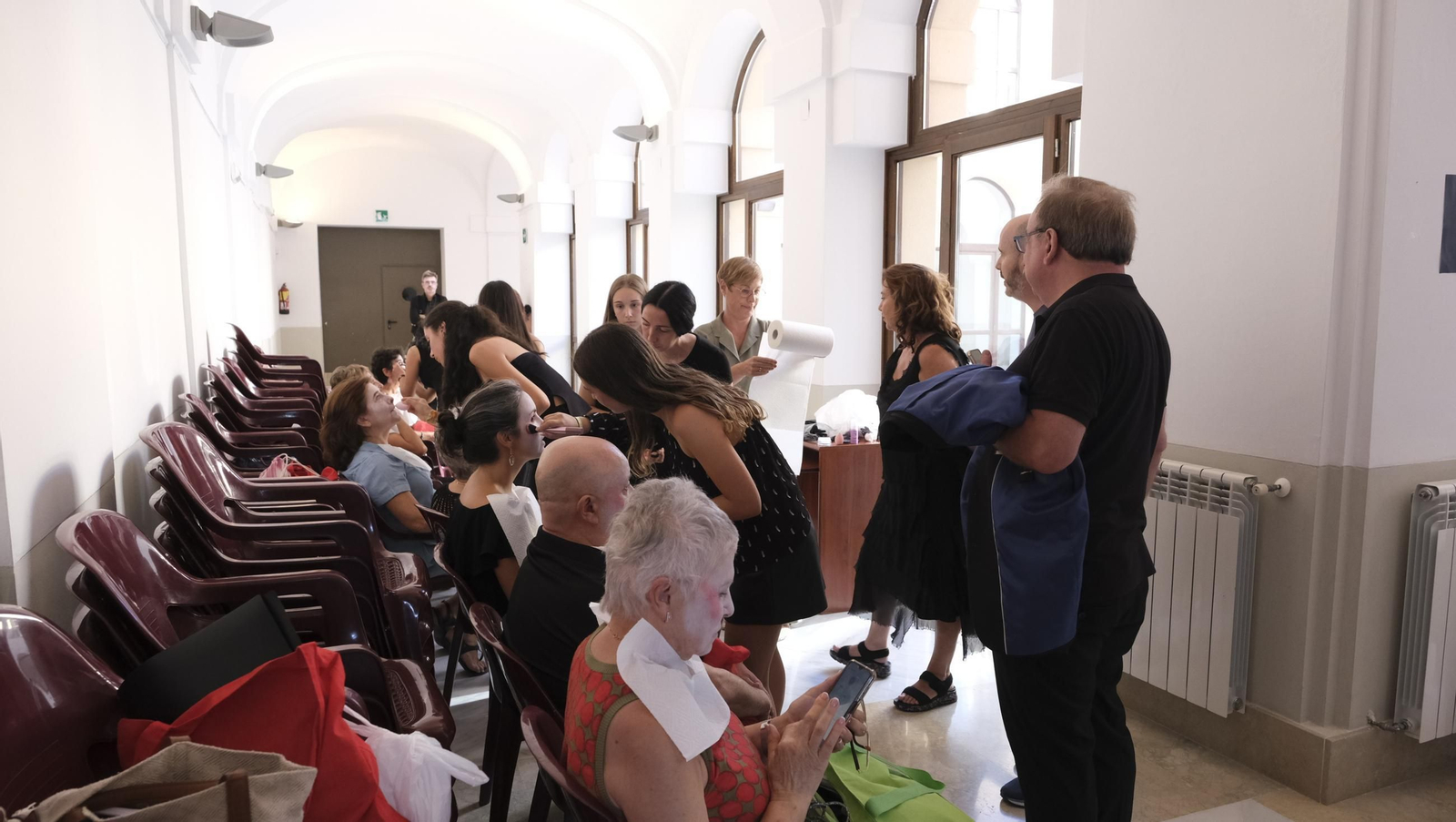 Maquillaje de los alumnos de la academia musical de Vélez Blanco para la ópera, en imágenes