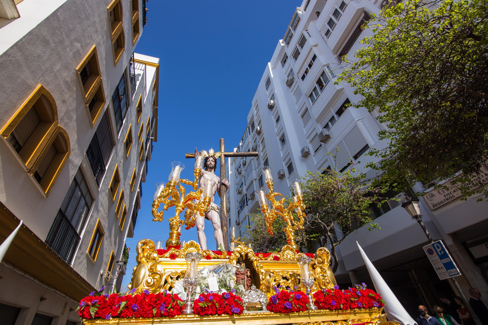 Domingo de Pascua en San Fernando, las imágenes de la hermandad de la Resurrección