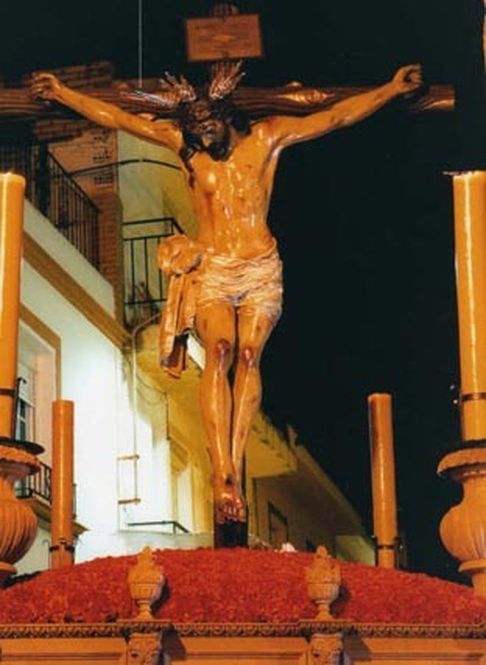 El Señor de Bormujos estrena los faldones del paso