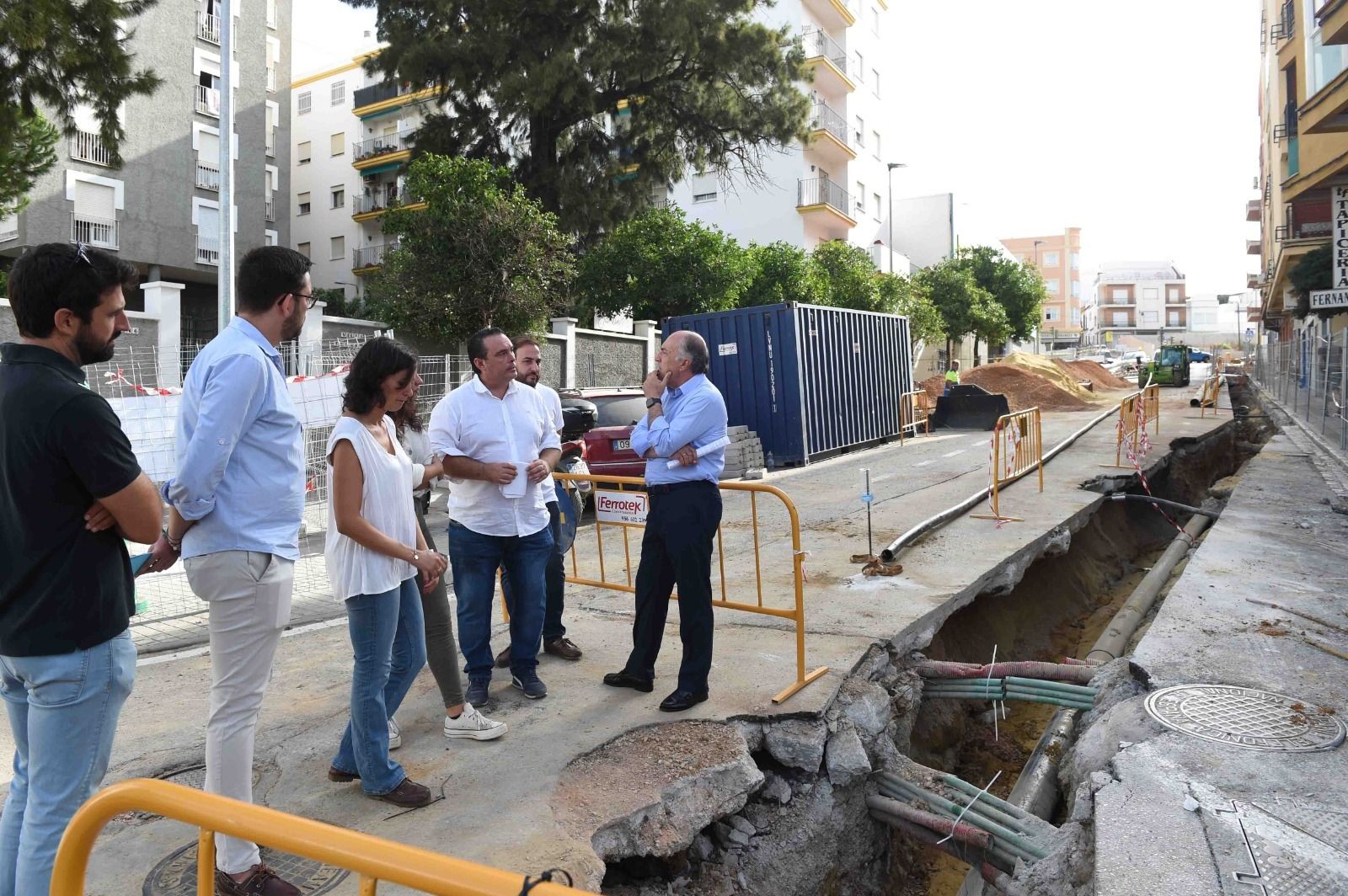 La visita de los responsables municipales a las obras de la calle María Auxiliadora.