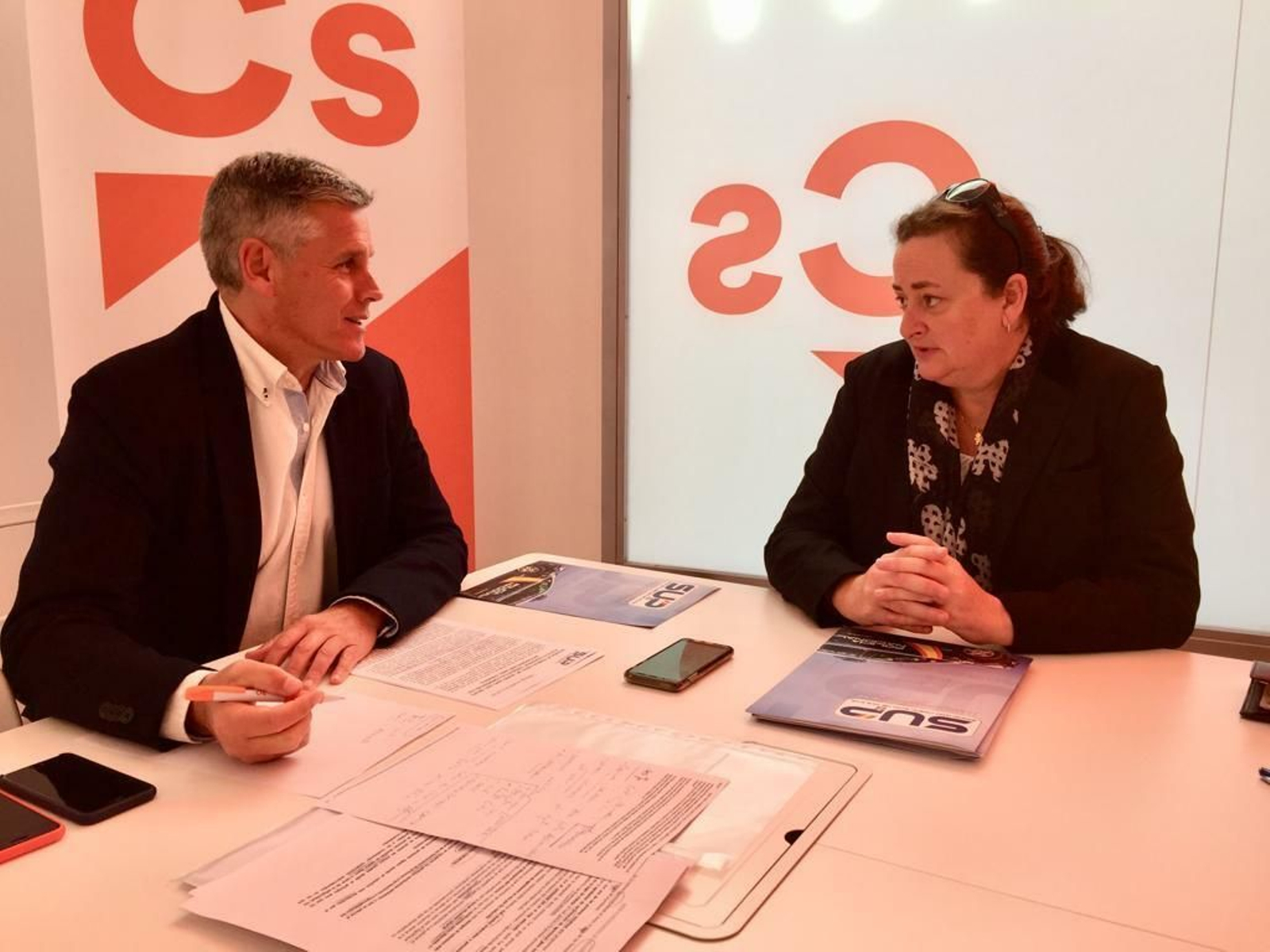 Javier Cano y la secretaria provincial del SUP, Carmen Velayos. Javier Cano y la secretaria provincial del SUP, Carmen Velayos.