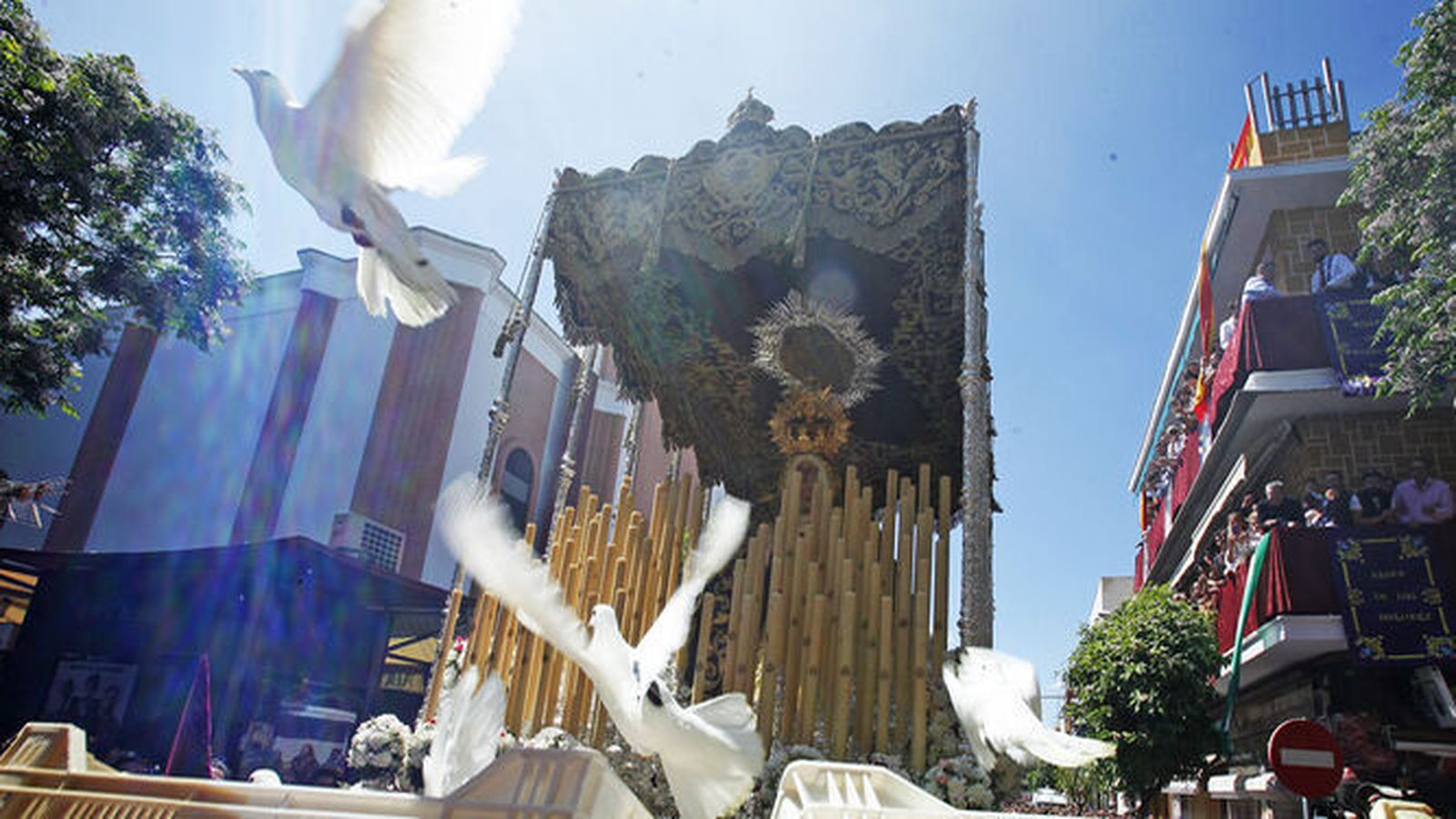 La emocionante salida de la Virgen de los Dolores
