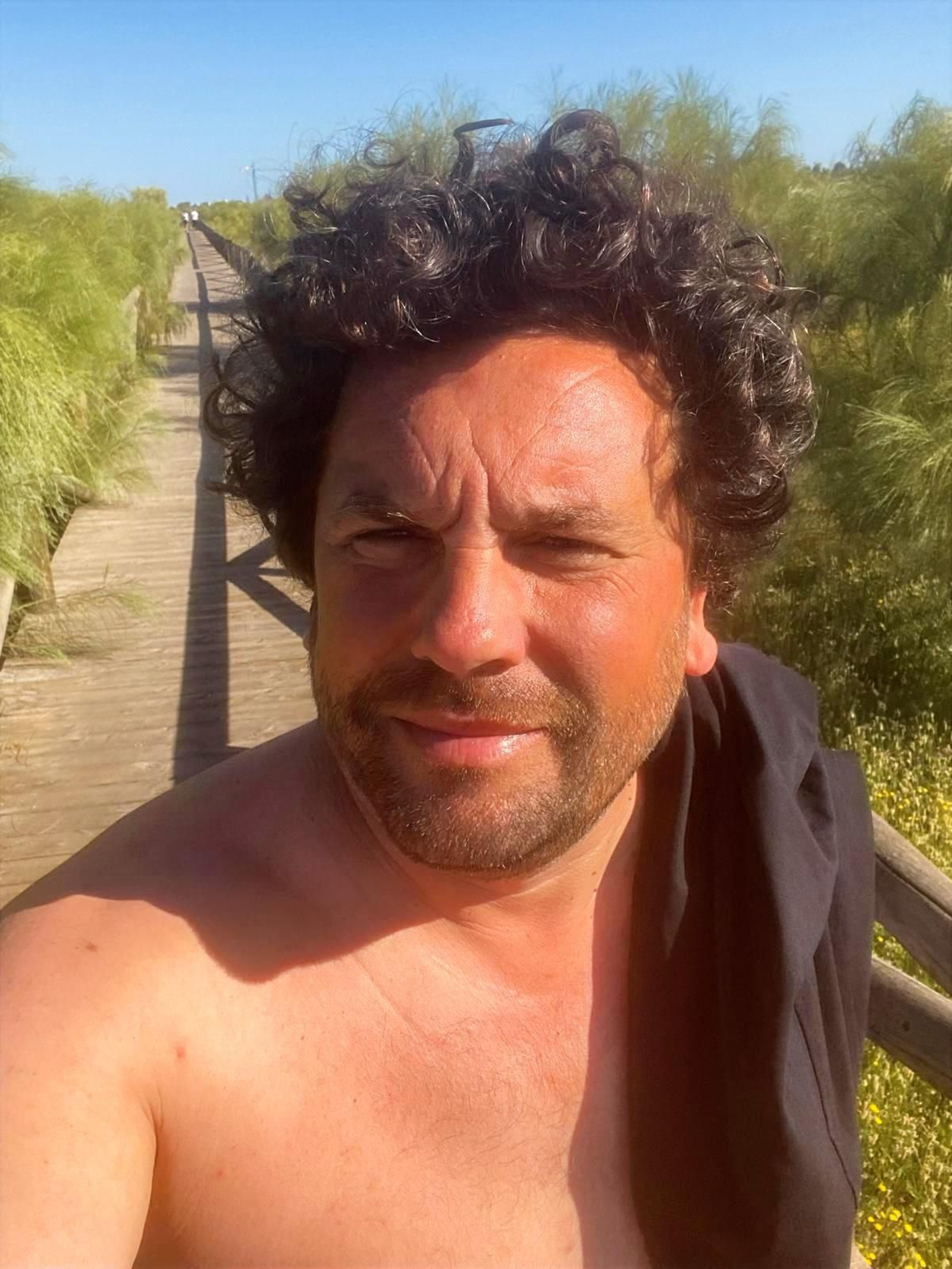 Manuel Martínez en el paseo de La Laguna a la playa Las Tres Piedras, en Chipiona Manuel Martínez en el paseo de La Laguna a la playa Las Tres Piedras, en Chipiona