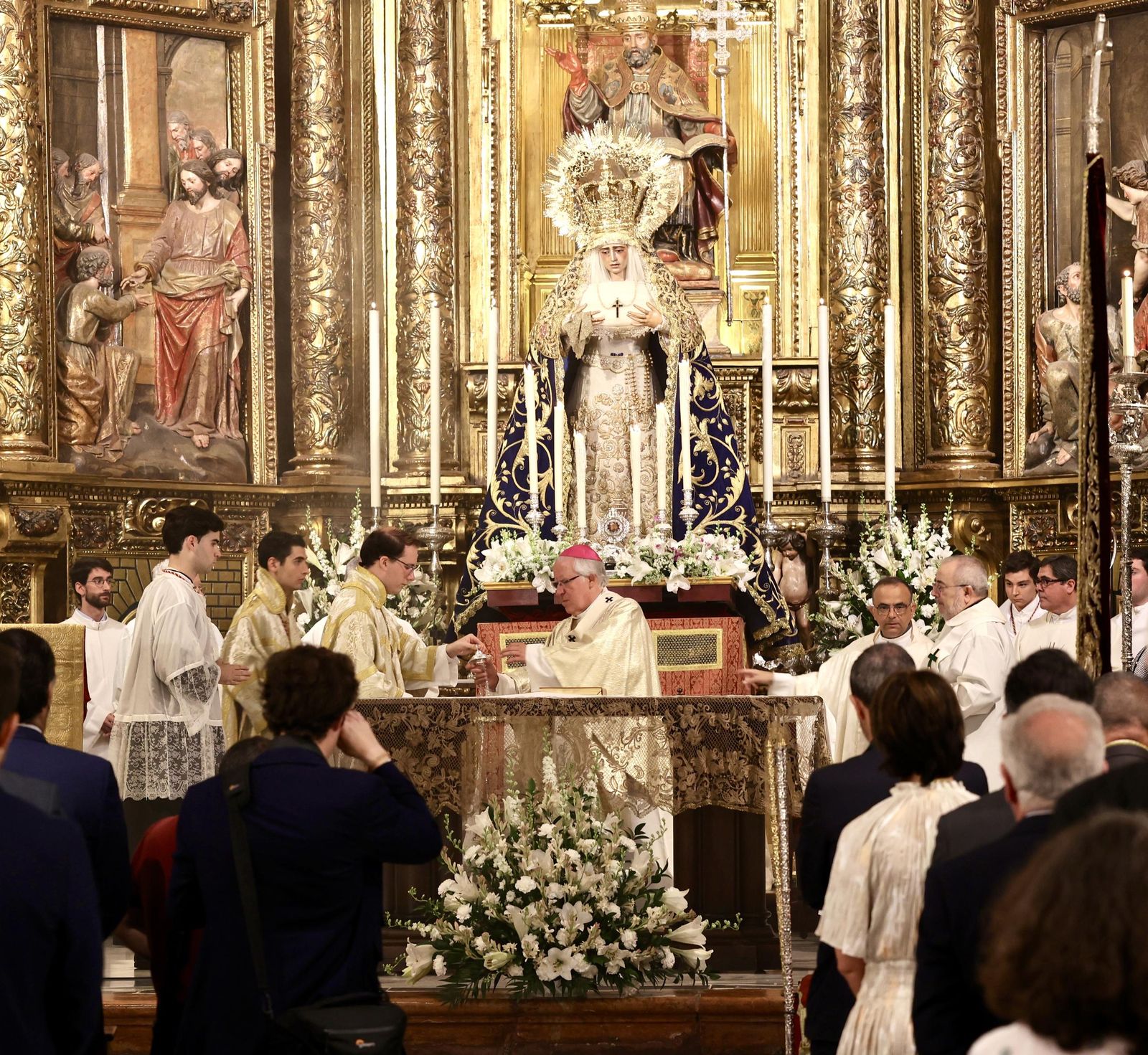 Traslado de la Virgen de la Amargura de Santa Ángela de la Cruz a San Pedro