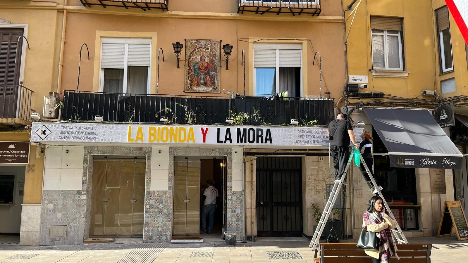 La bionda y la mora, nueva apertura en calle Carretería.