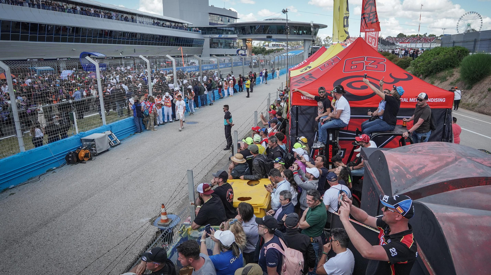 Imágenes del gran ambiente el domingo de carreras MotoGP en el Circuito de Jerez