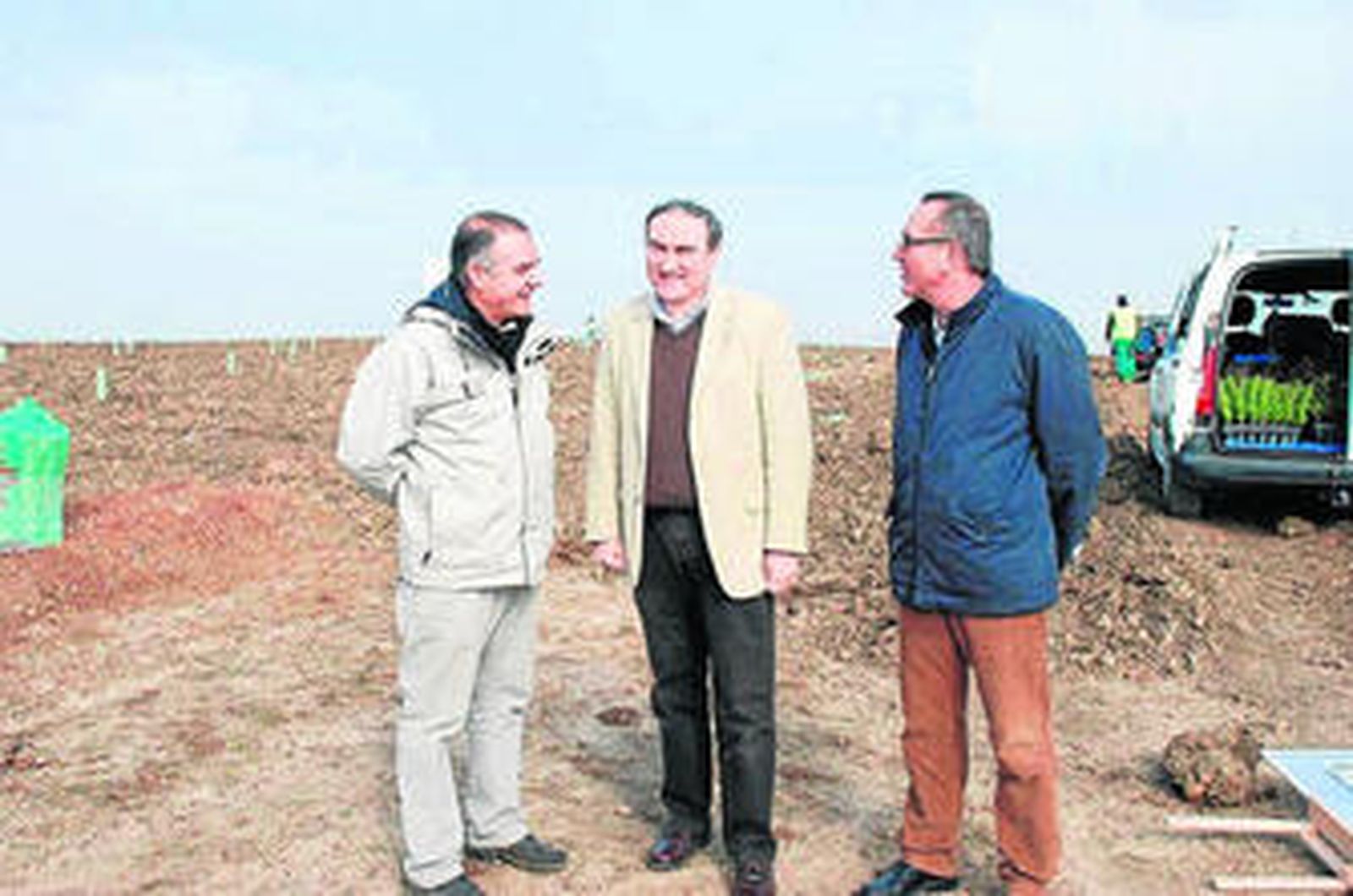 Ruiz Almenara durante la última visita a la zona que se está forestando.