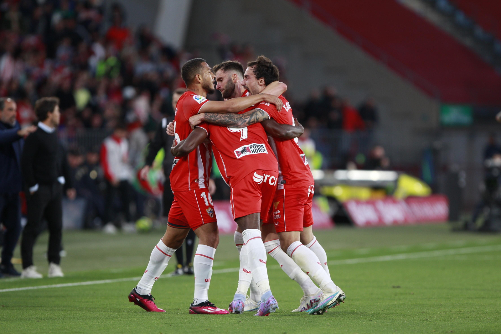 Imágenes de la victoria de la U.D. Almería ante el F.C. Barcelona