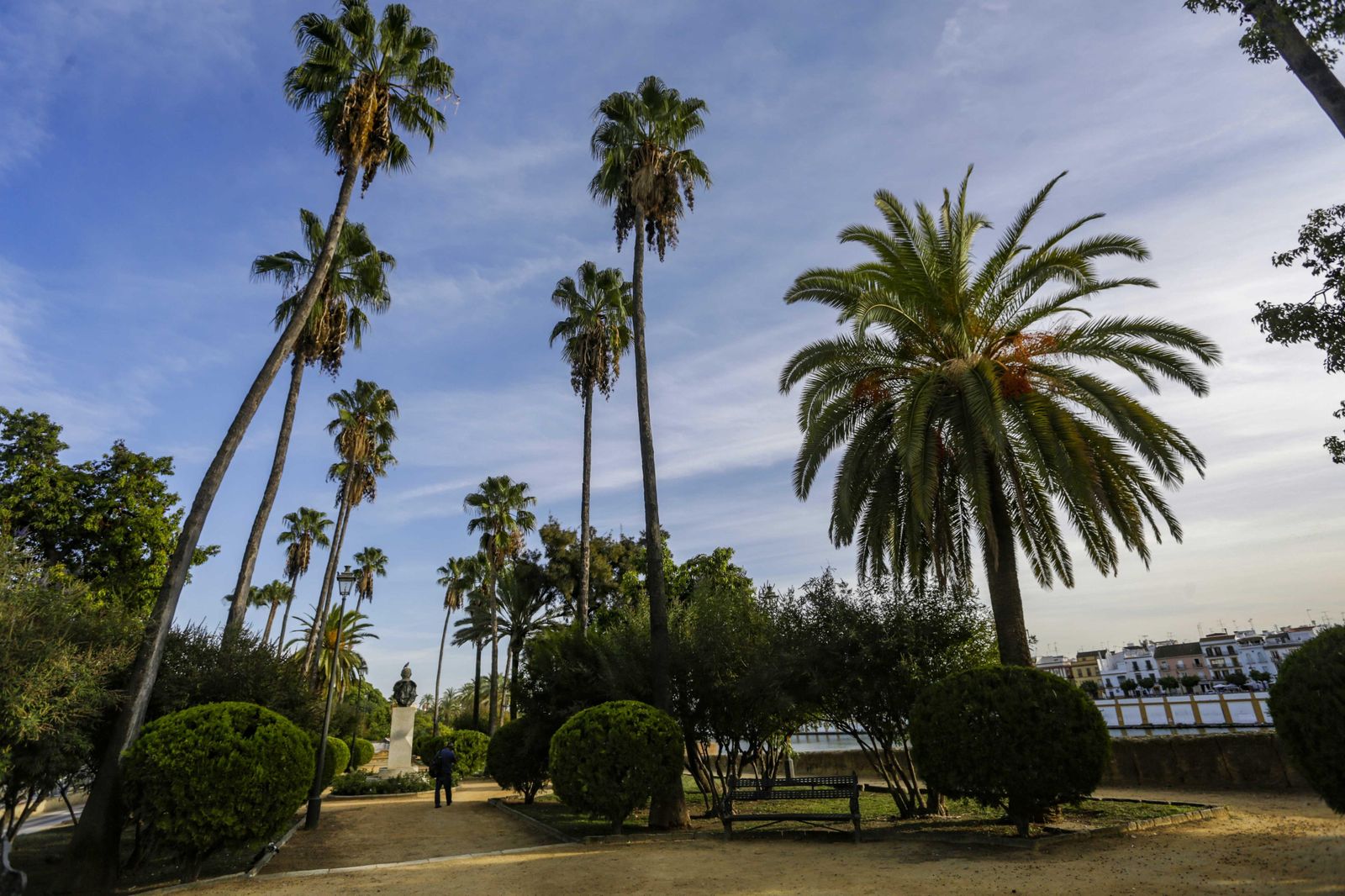 Los Jardines de Rafael Montesinos, en el Paseo de Colón, cerca del puente de Triana.