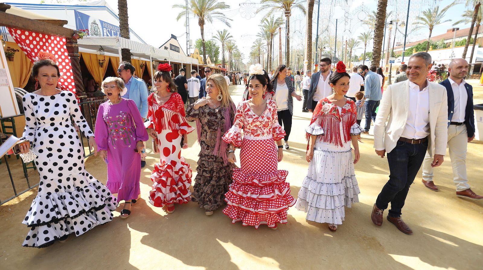 La ministra Carolina Darias se pasea por la Feria de Jerez