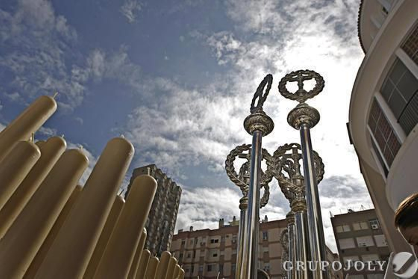 La Oración en el Huerto sale pero se ve obligada a volver a su templo a causa de la lluvia.  Foto: Julio Gonzalez