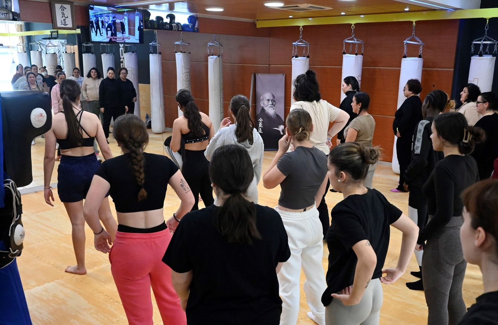 La masterclass de boxeo de Rafa Lozano Jr a medio centenar de mujeres de Córdoba, en imágenes