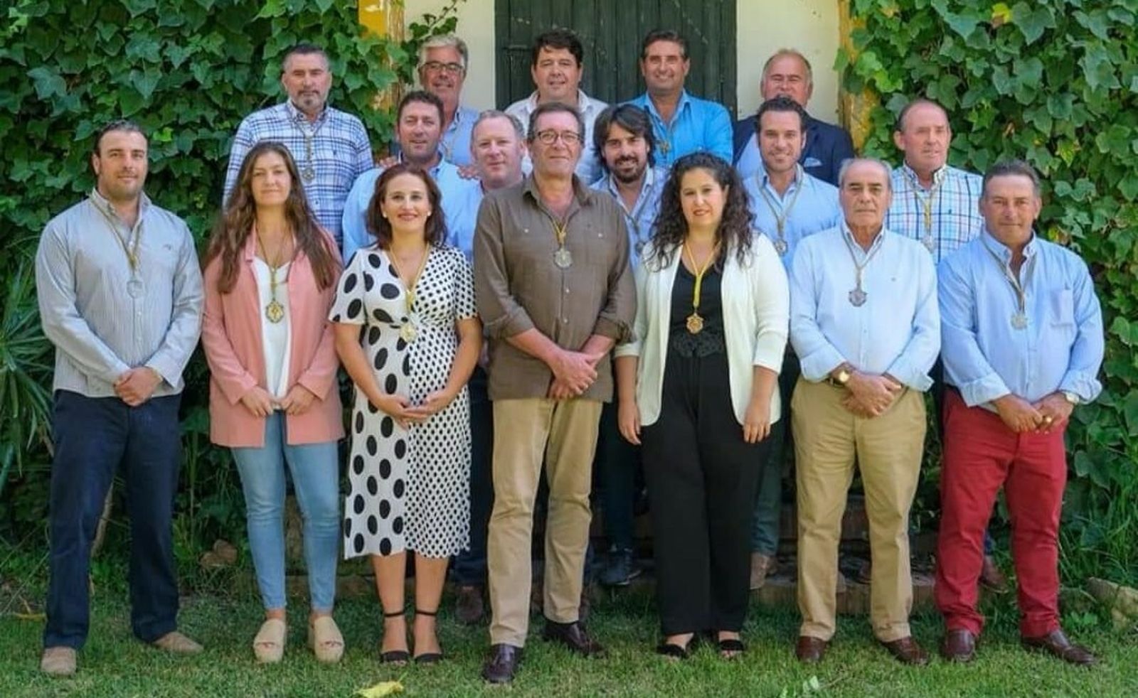 Rafael Gálvez, junto a los demás miembros de su candidatura para la nueva junta de gobierno de la Hermandad del Rocío de Sanlúcar.