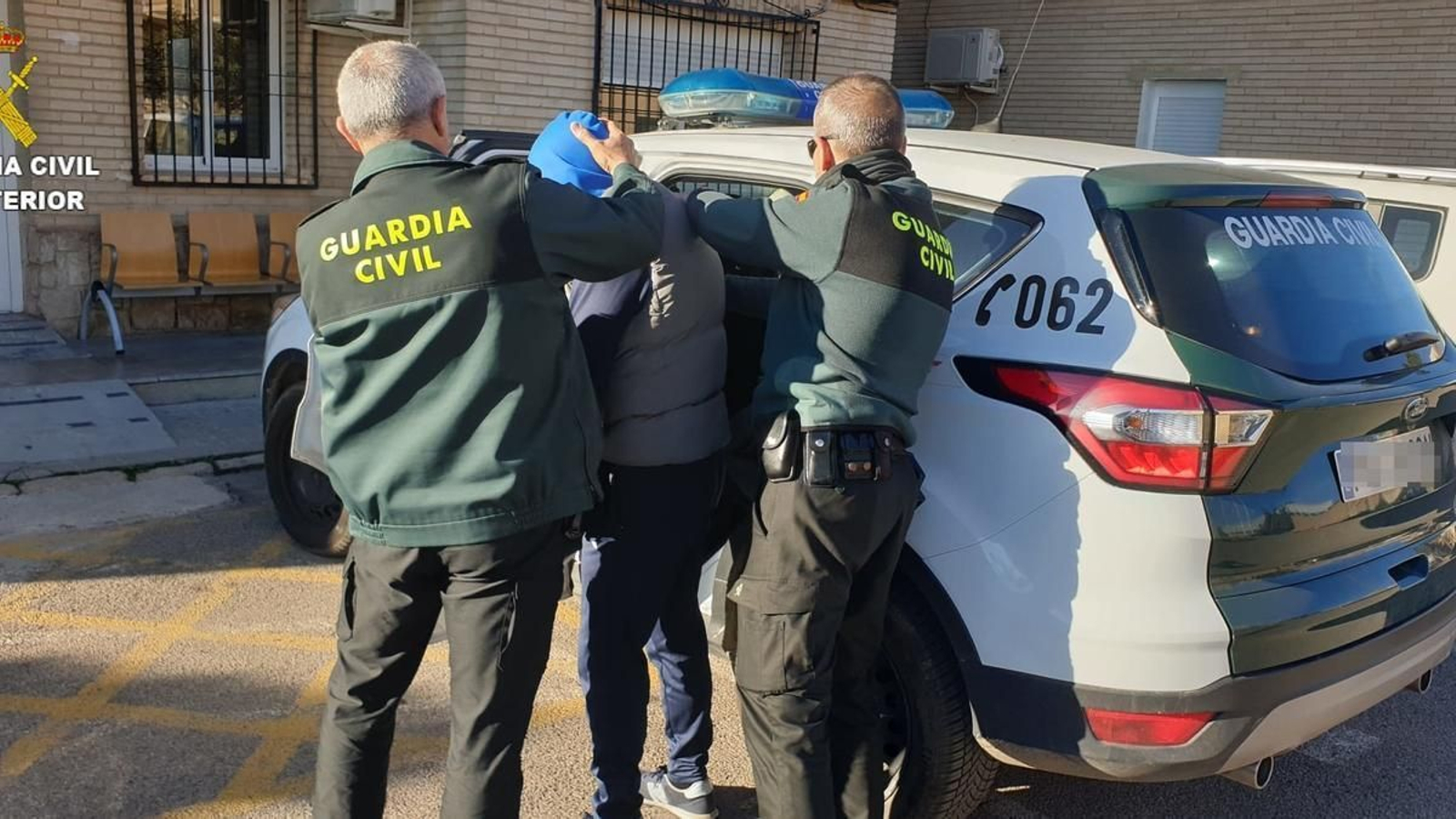 Agentes de la Guardia Civil durante una detención