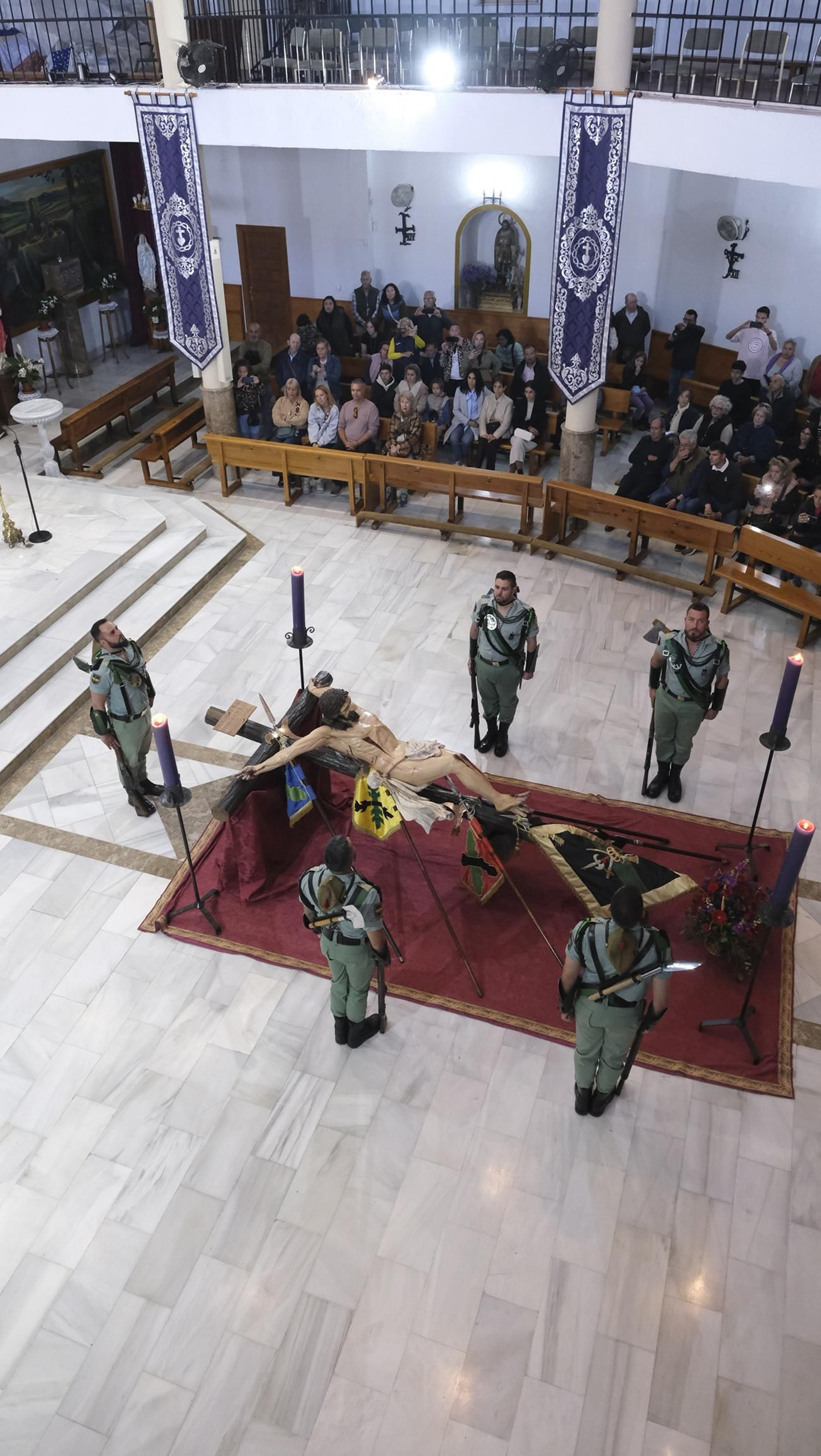 La Legión custodia el Cristo de la Buena Muerte en la Semana Santa de El Parador 2025