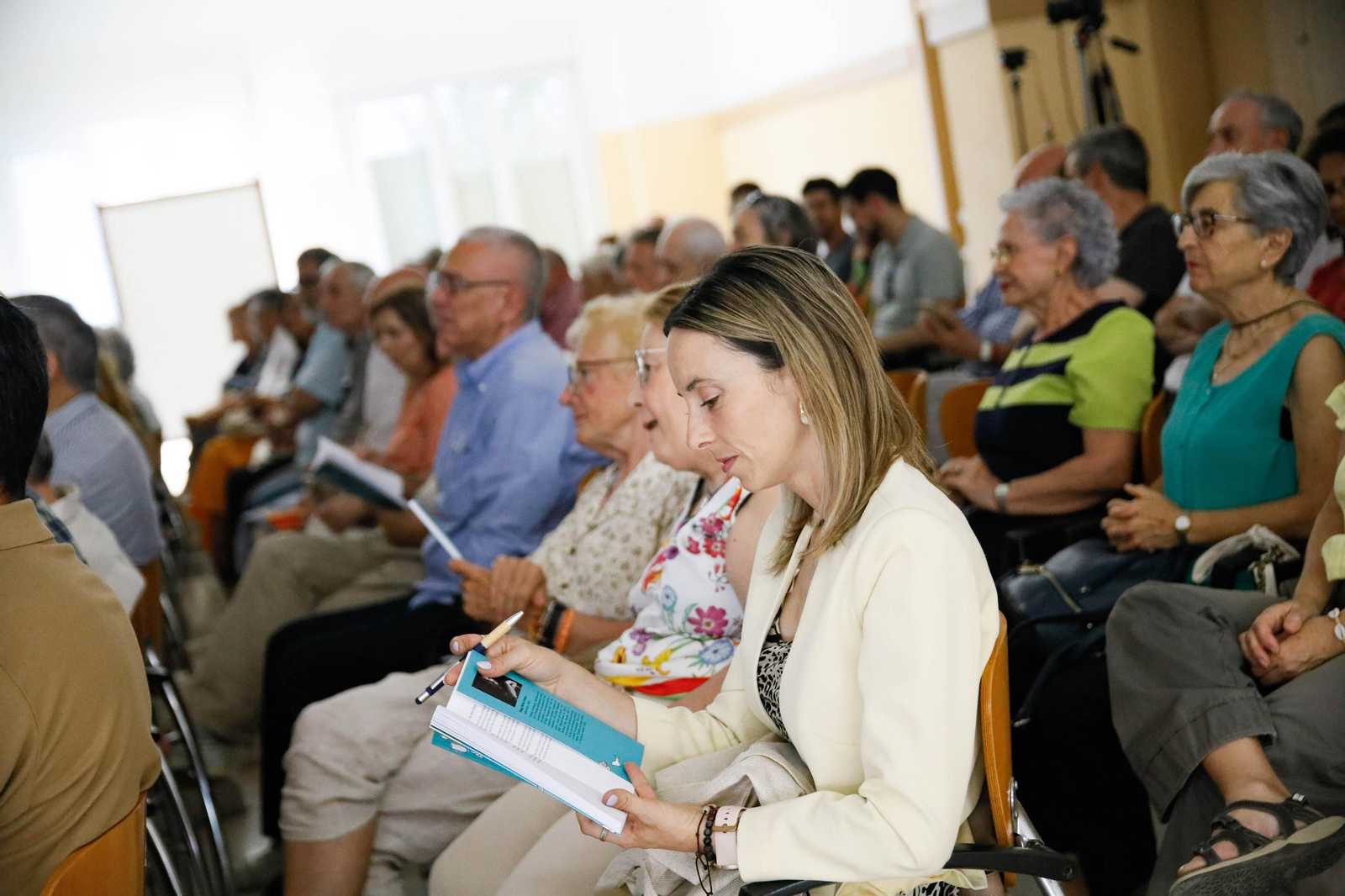 Imágenes de la entrega de los Escudos de Oro del IEA y la celebración de su Plenario