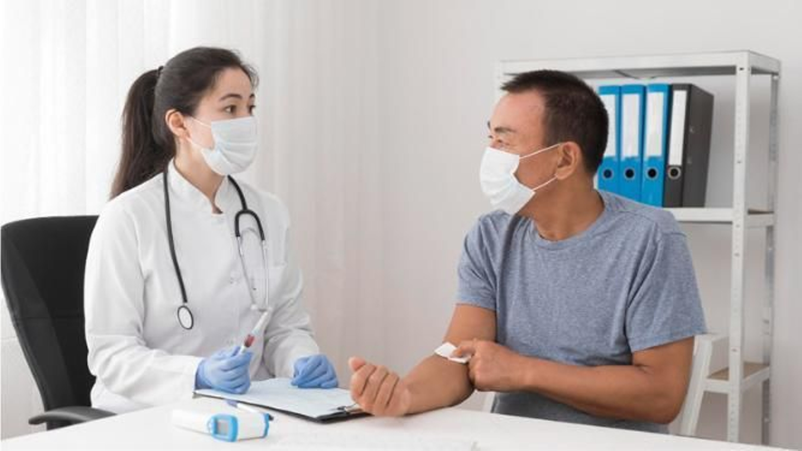 Los síntomas de las variables ómicron que se confunden con los del resfriado