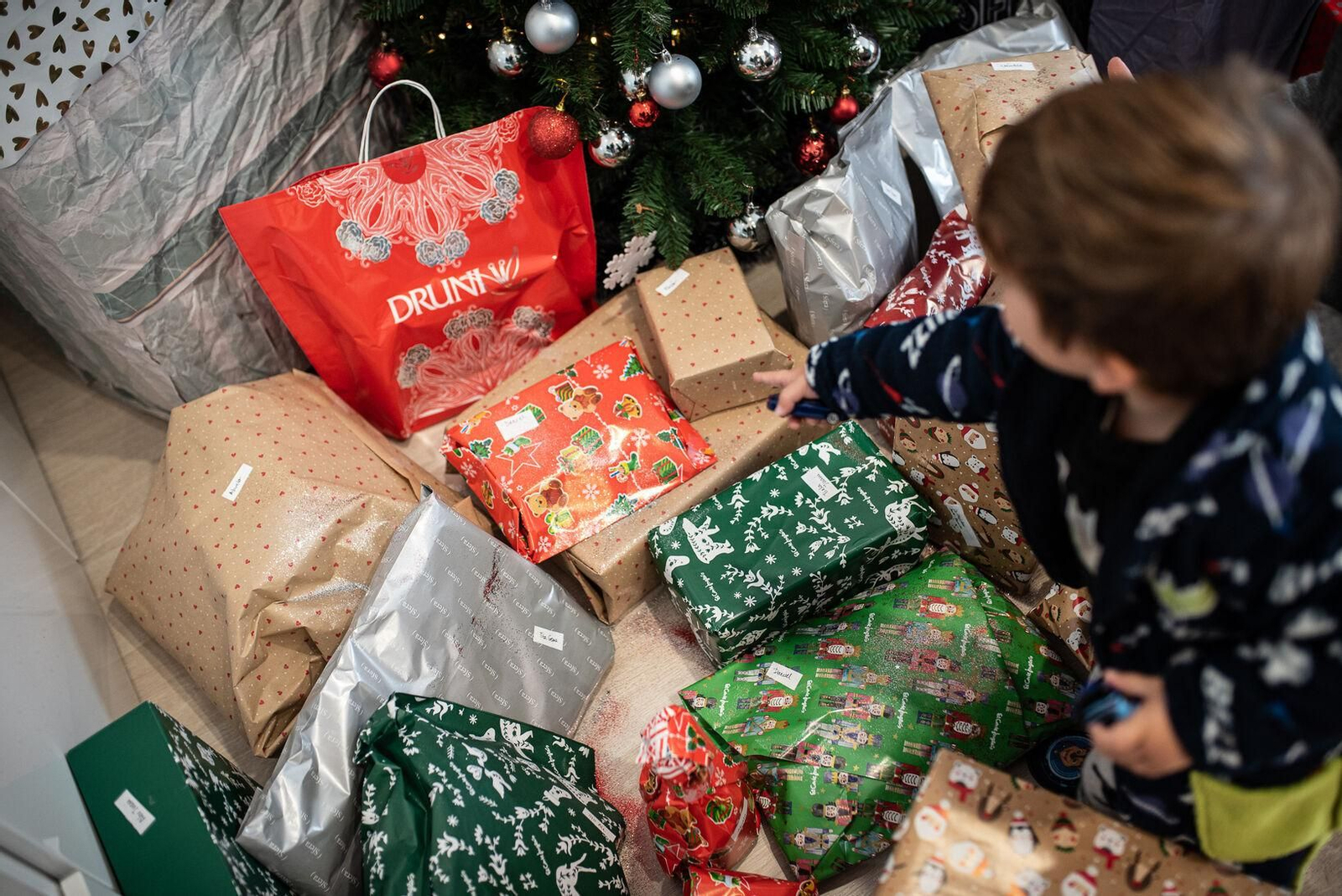 Las familias más vulnerables de Huelva recibirán hasta 25 euros del Ayuntamiento para regalos de Reyes