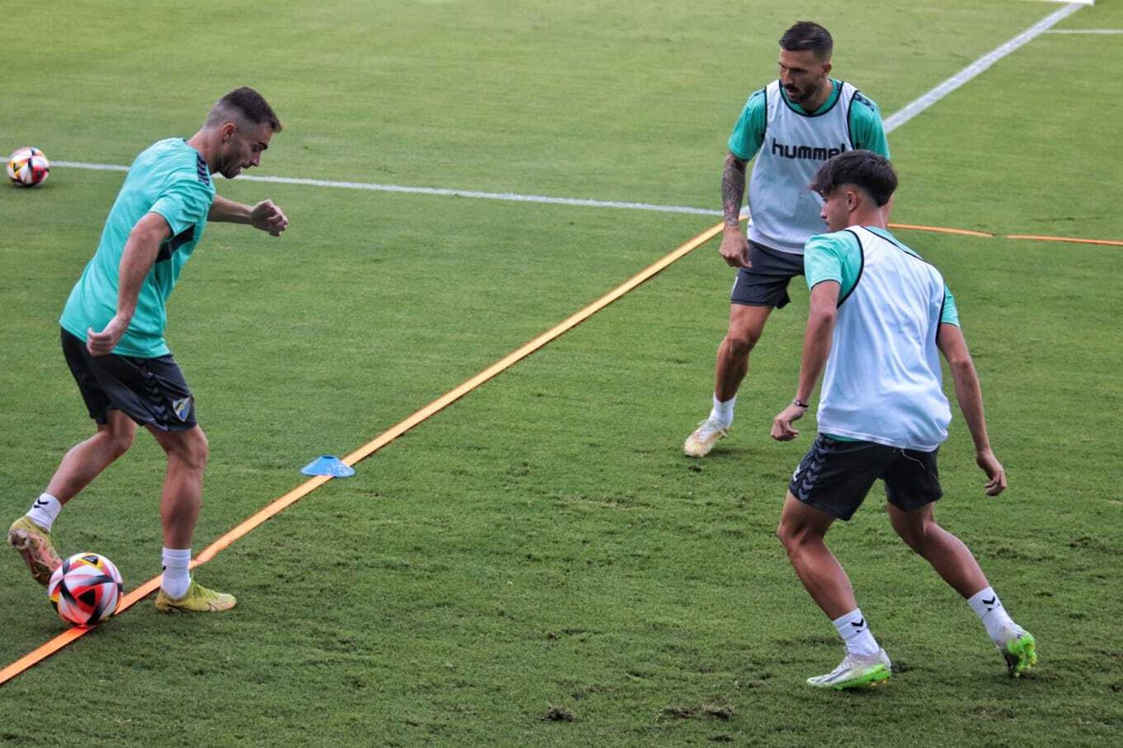 La sesión del Málaga CF antes de partir hacia Castellón, en imágenes