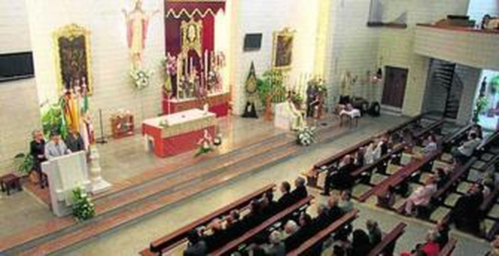 Eucaristía en la parroquia de San Miguel de Miramar.