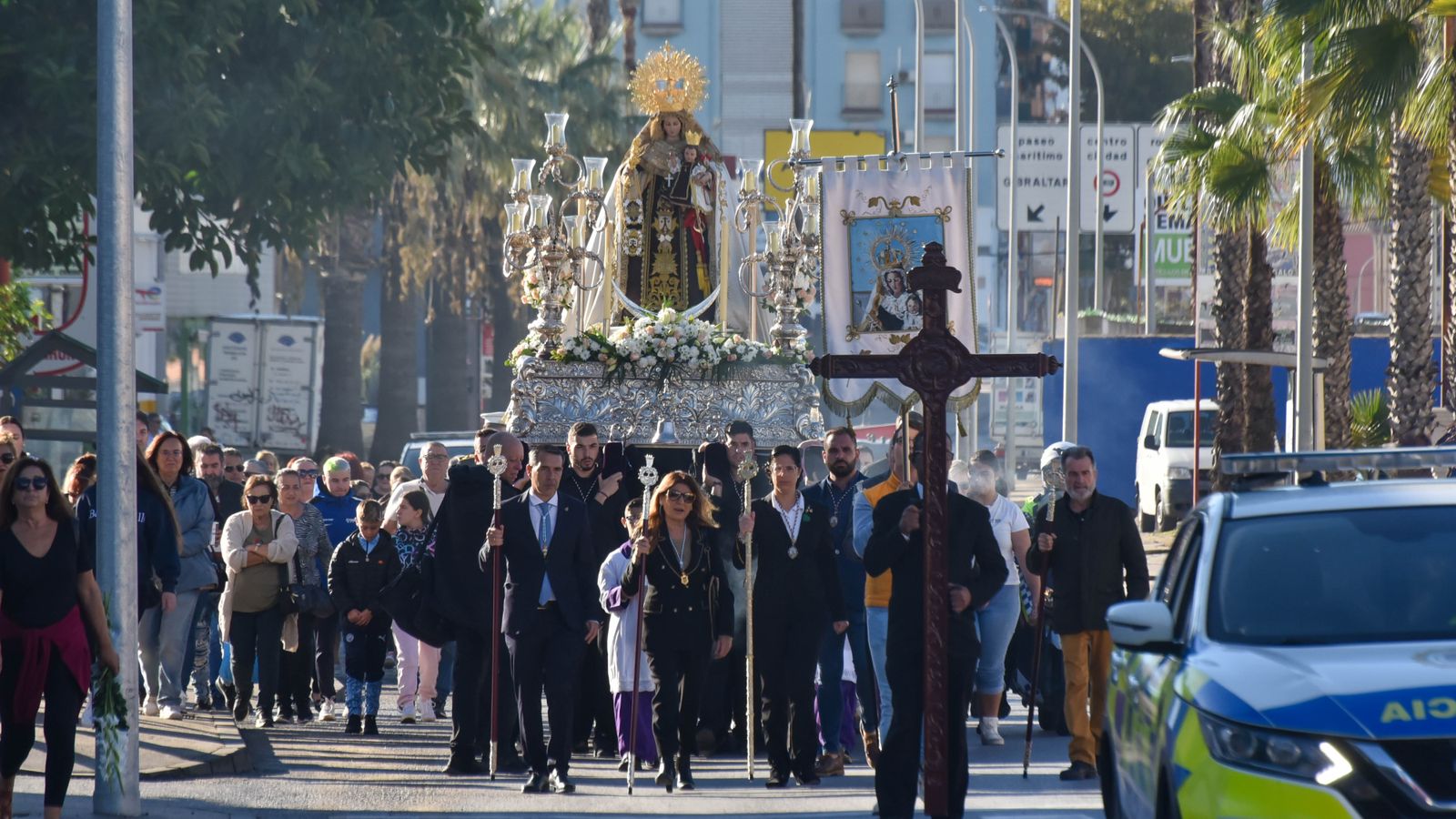 La procesión de la Virgen del Carmen en La Línea por el día de Todos los Santos, en imágenes