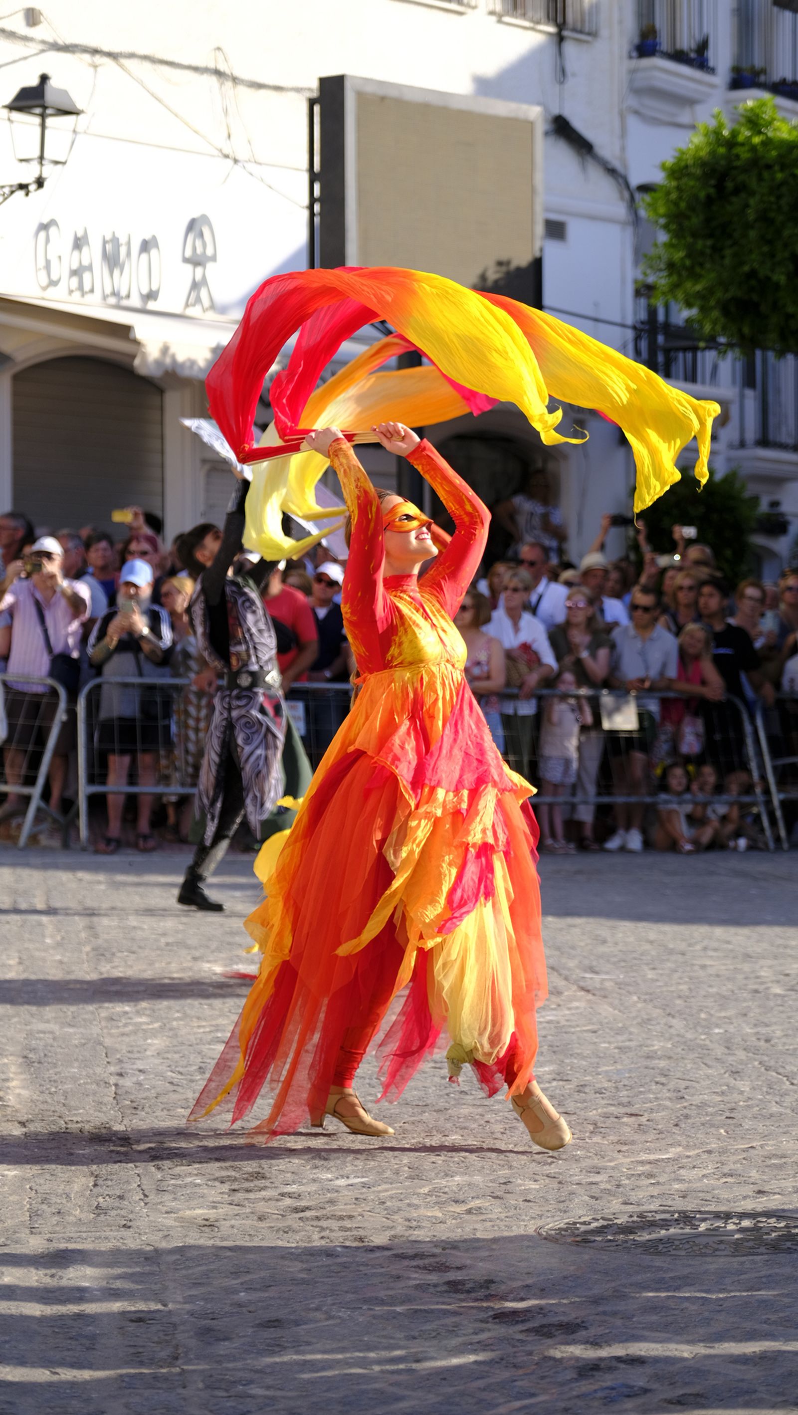 El espectacular desfile de Moros y Cristianos de Mojácar, en imágenes