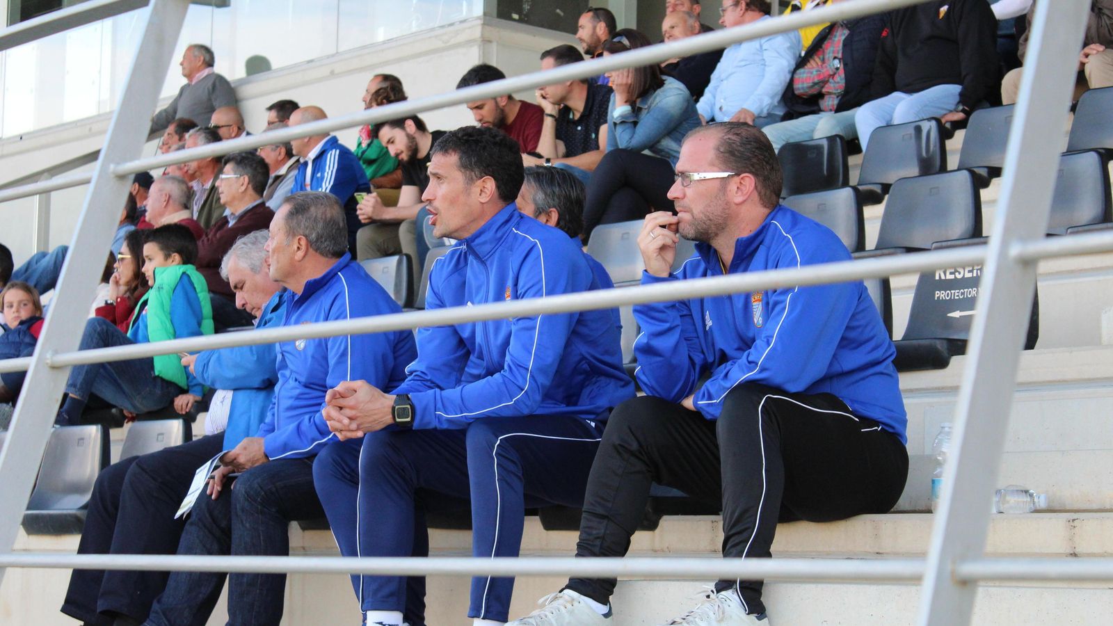 En sus seis partidos como técnico azulino, Calle no pudo sentarse en el banquillo.