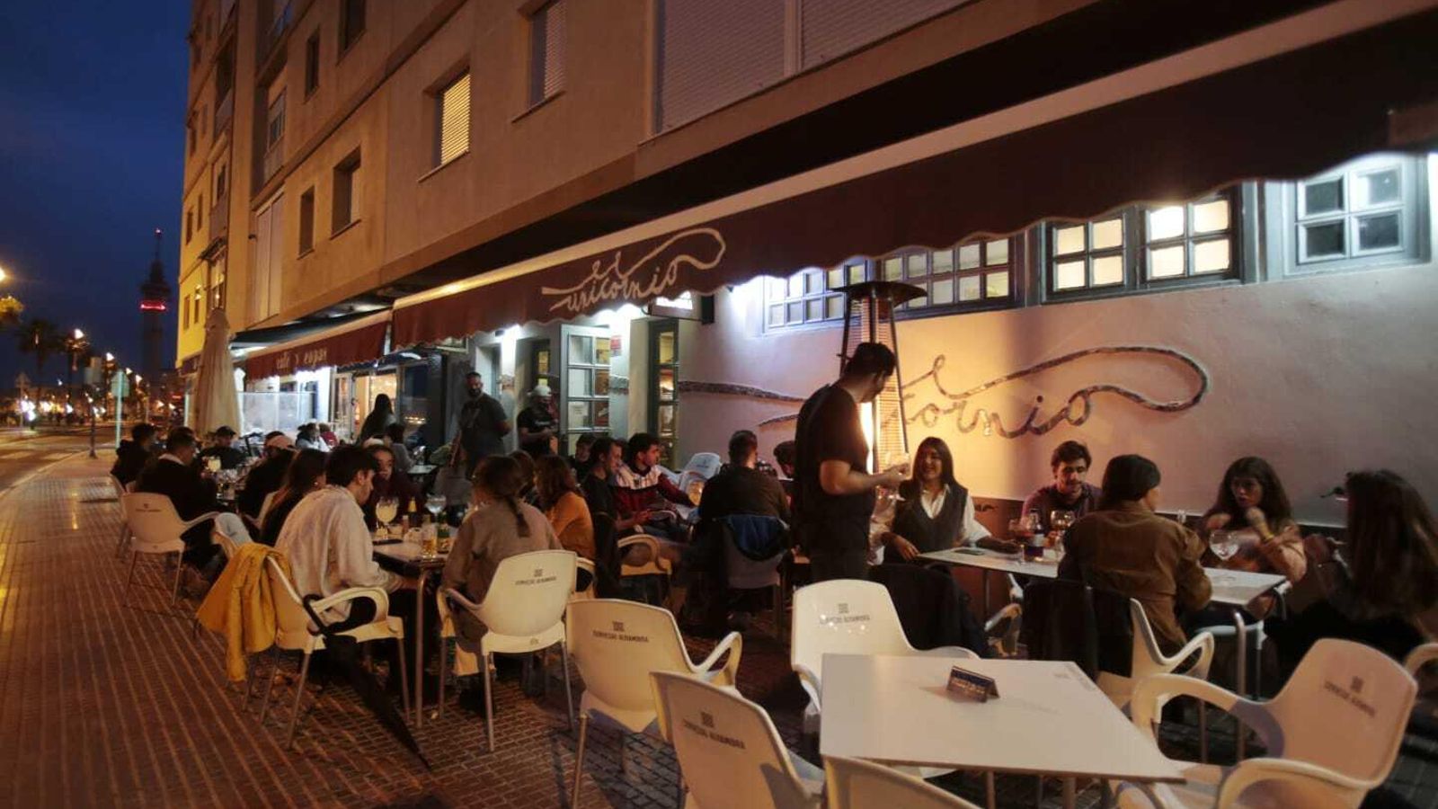 El café bar Unicornio, emplazado a pocos metros de la playa de Santa María del Mar.