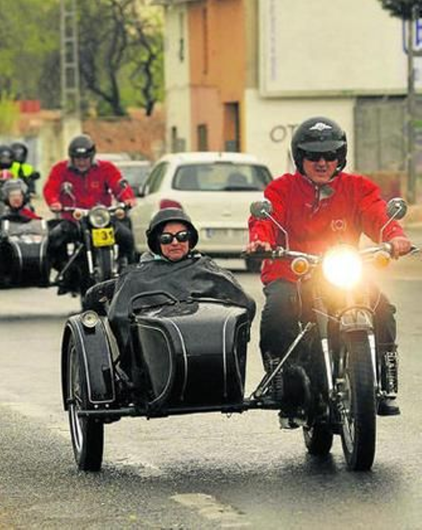 Fans, extras, actores y figurantes de 'Amanece, que no es poco'.