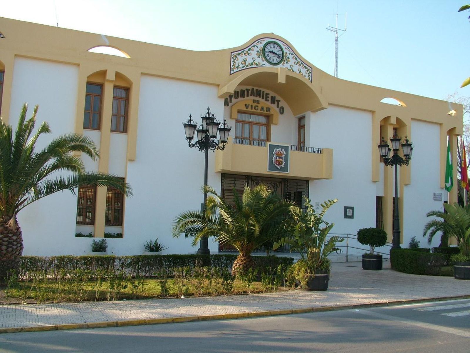 El Ayuntamiento de Vícar debiera implantar un plan para reducir la contratación menor