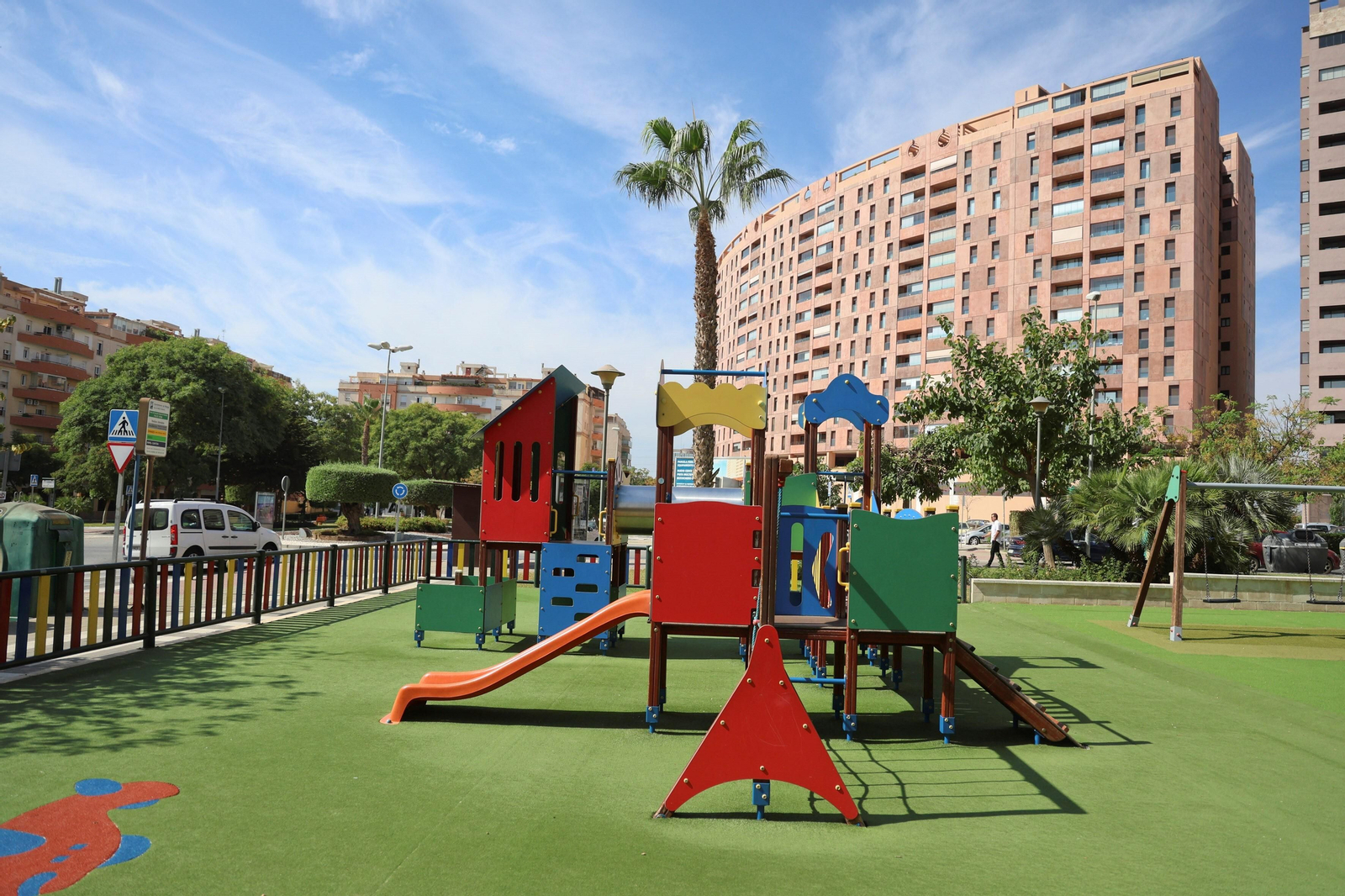 Imagen de un parque infantil en Teatinos