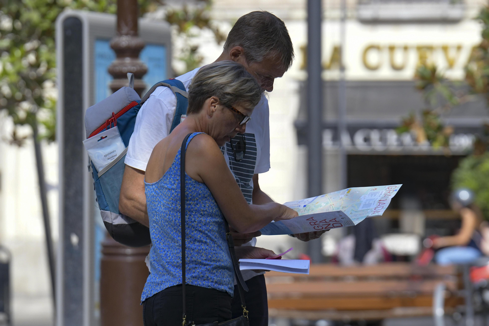 Granada llega al fin de semana con otra bajada de tasas pero a punto de tocar el fin de la quinta ola