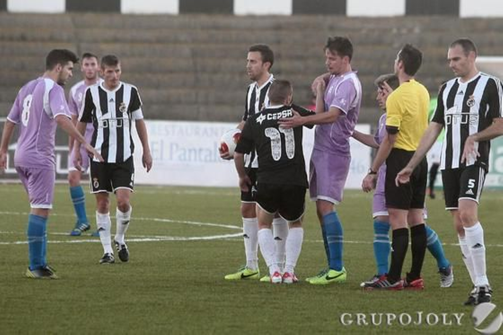 La Balona tropieza en el Municipal (1-2) y deja pasar una oportunidad de cazar al cuarto

Foto: Paco Guerrero