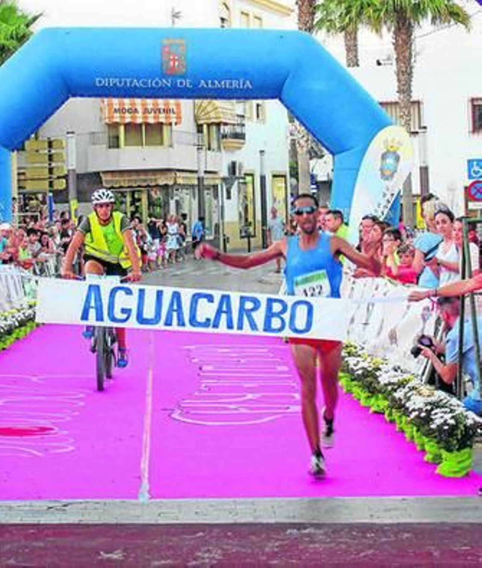 Mounir El Ouardi llegando a la meta en la localidad carbonera.