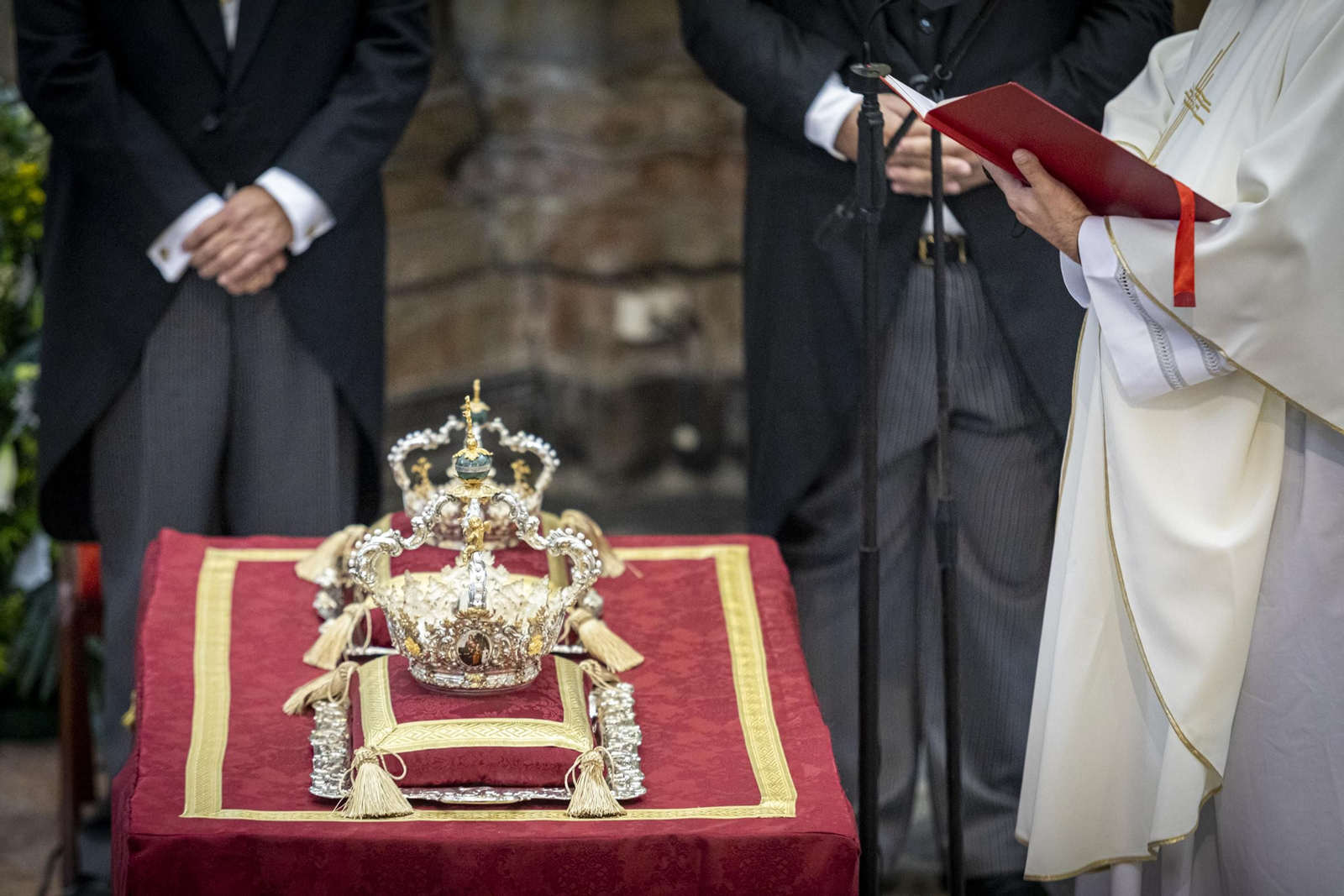 Coronación de la imagen de San José y el Niño Jesús